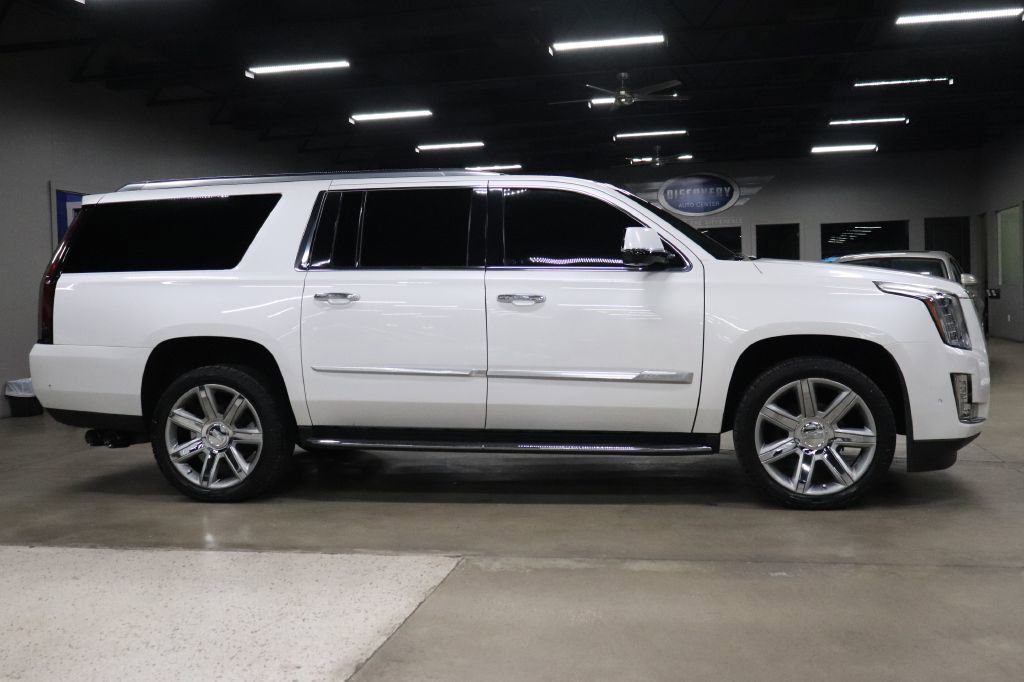 Used 2020 Cadillac Escalade ESV Premium Luxury image 6