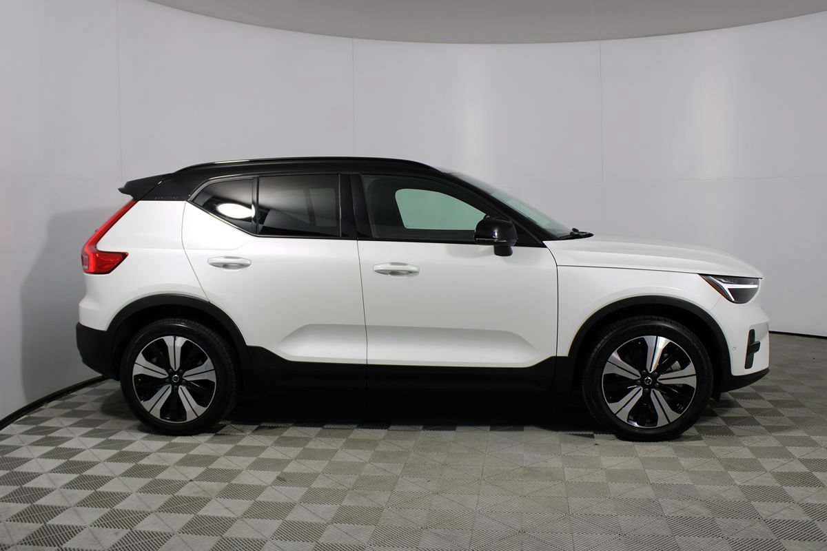 Used 2023 Volvo XC40 Recharge Plus w/ Protection Package Premier AWD/4WD image 33