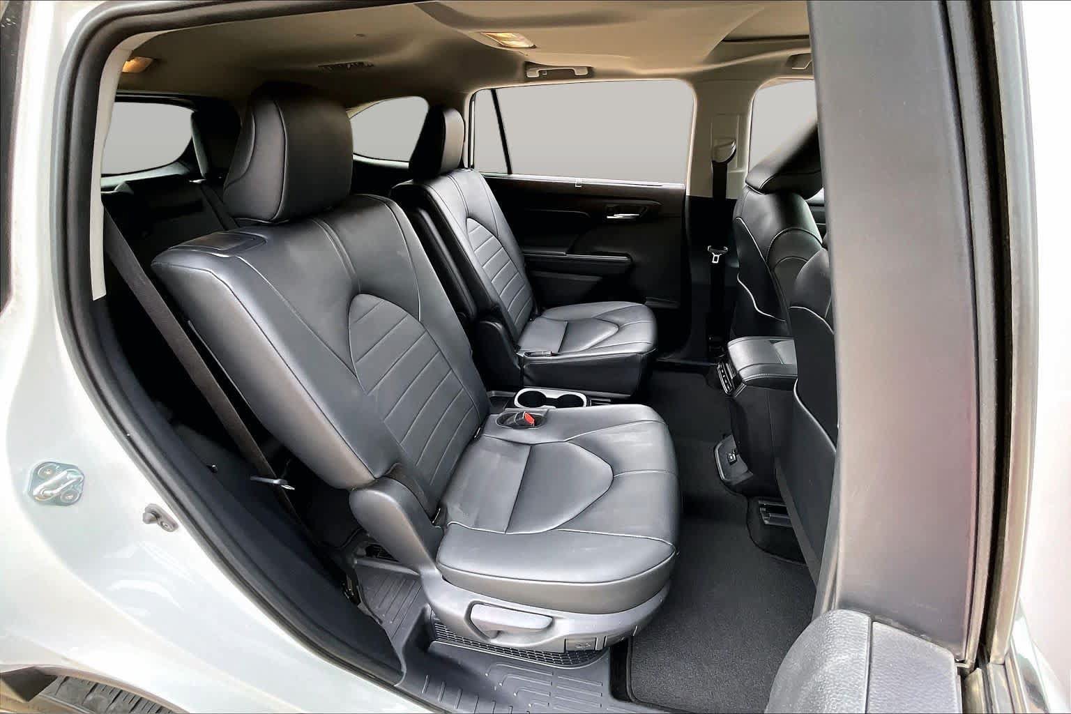 Used 2025 Toyota Highlander XLE AWD/4WD image 19