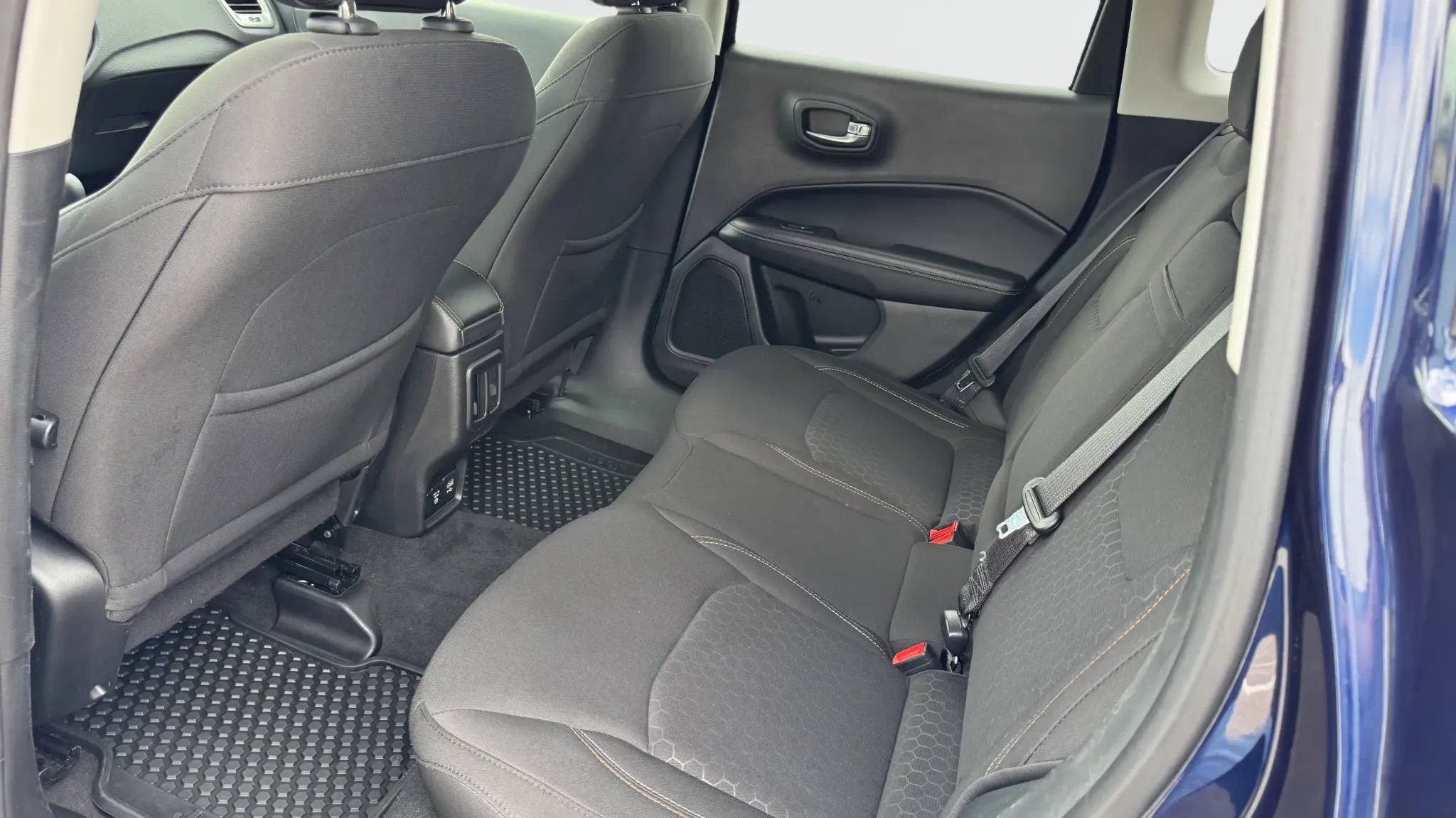 Used 2018 Jeep Compass Sport w/ Tech Group FWD image 12