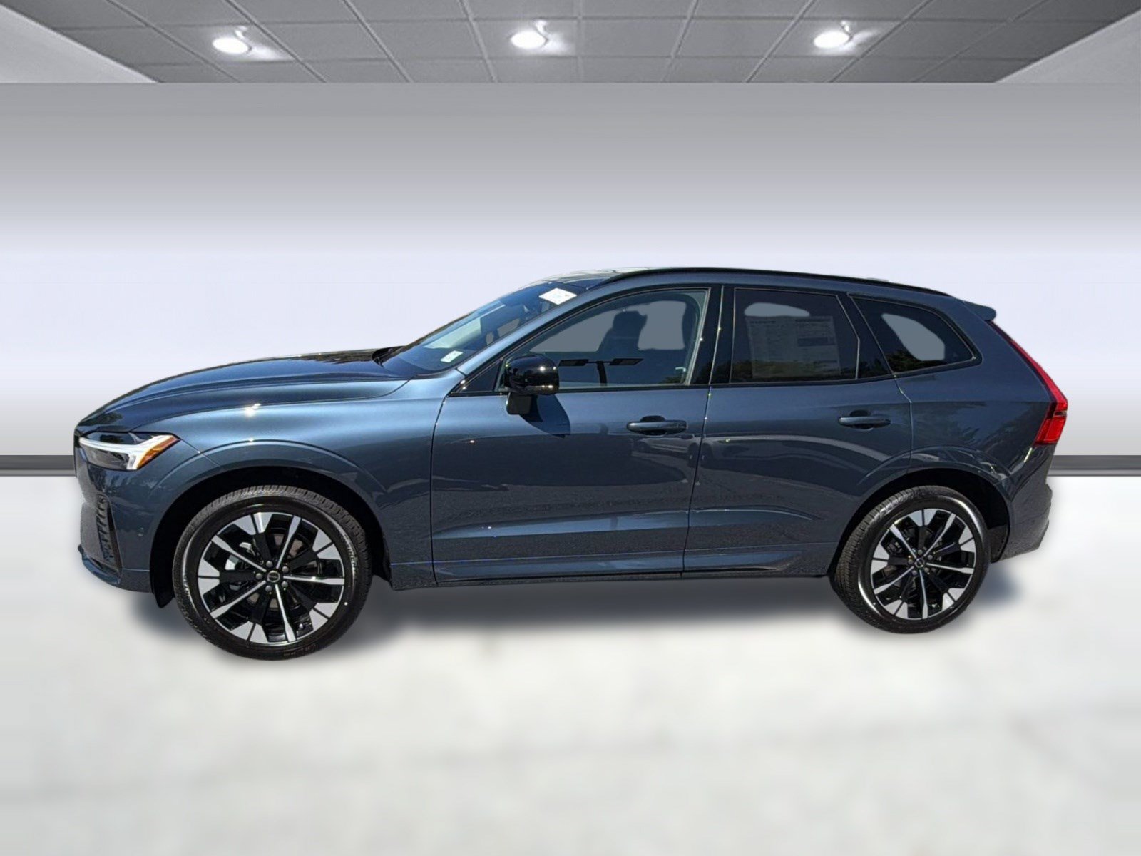 New 2027 Volvo XC60 B5 Plus AWD/4WD image 2