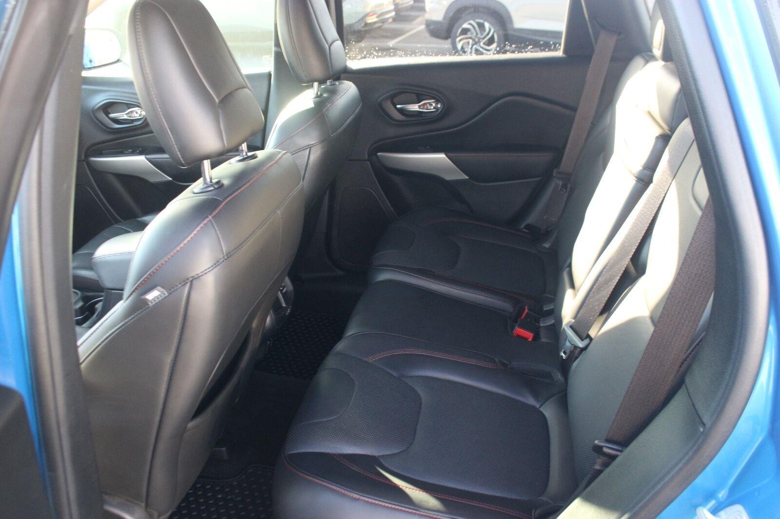 Used 2018 Jeep Cherokee Trailhawk w/ Quick Order Package 27L AWD/4WD image 33