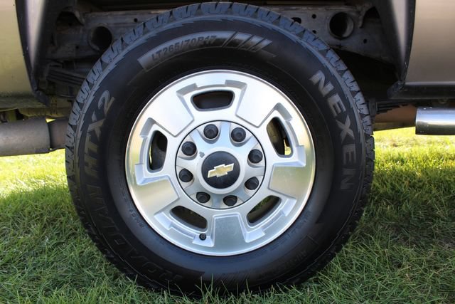 Used 2011 Chevrolet Silverado 2500 LT w/ Interior Plus Package AWD/4WD image 12