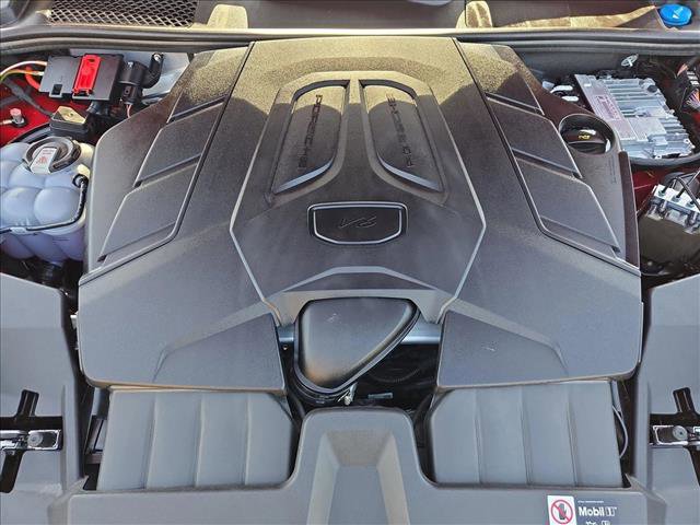 Used 2025 Porsche Cayenne Coupe image 23