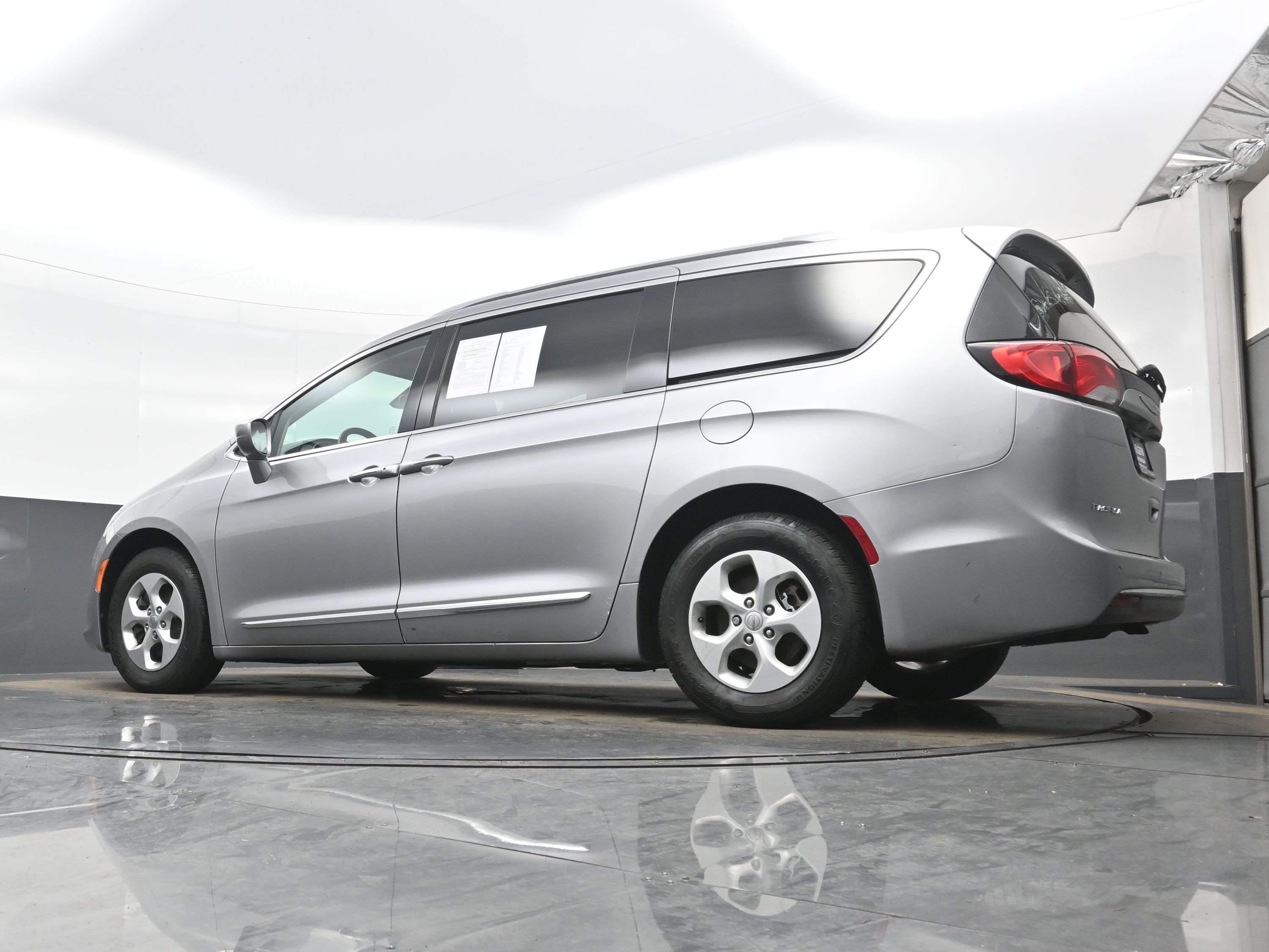 Used 2017 Chrysler Pacifica Touring-L Plus image 30