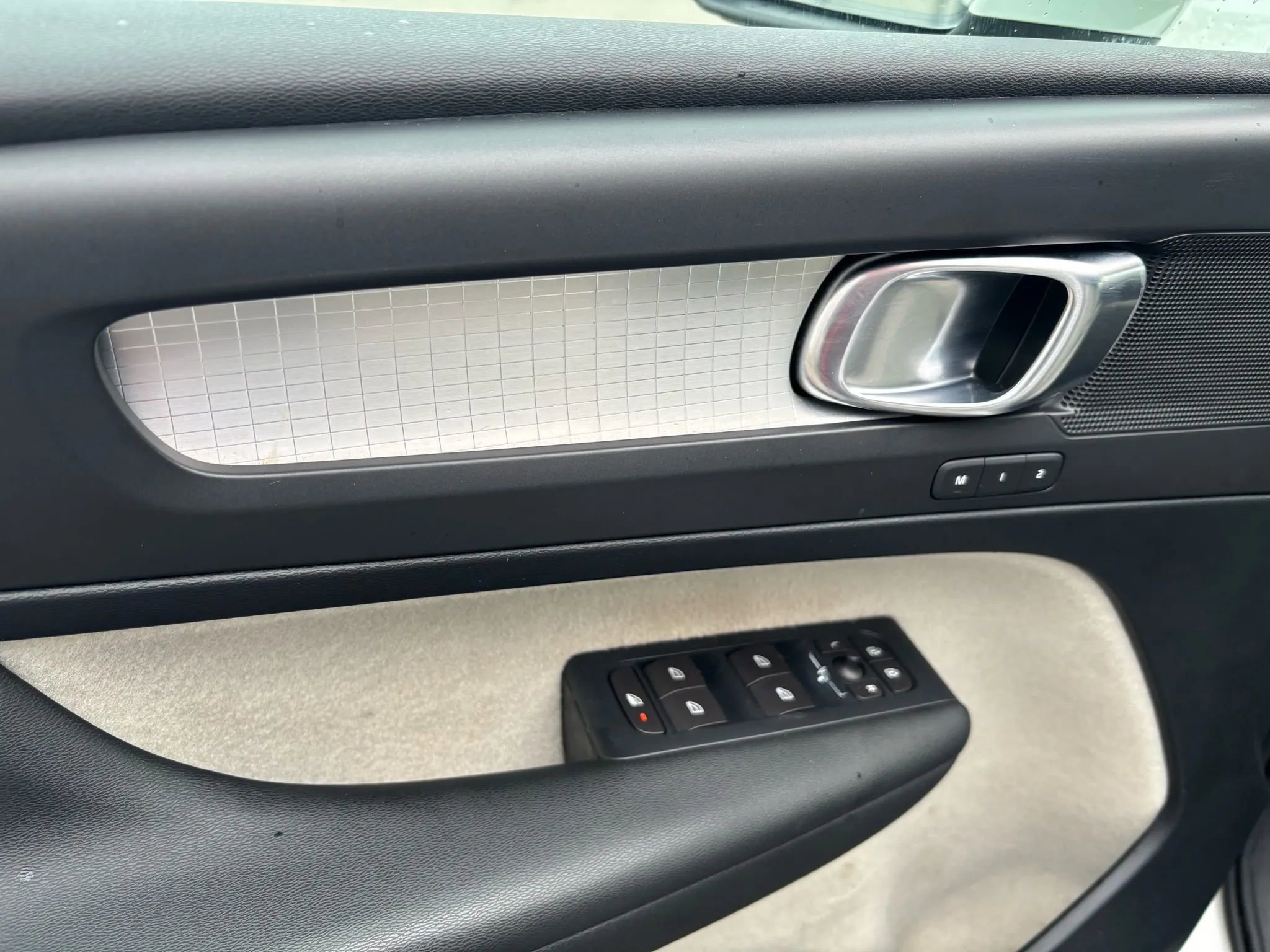 Used 2019 Volvo XC40 T5 Momentum image 22