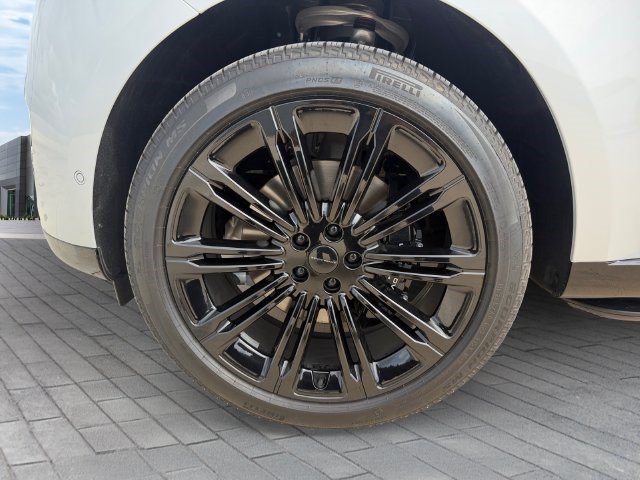 Certified 2026 Land Rover Range Rover Long Wheelbase SE AWD/4WD image 9