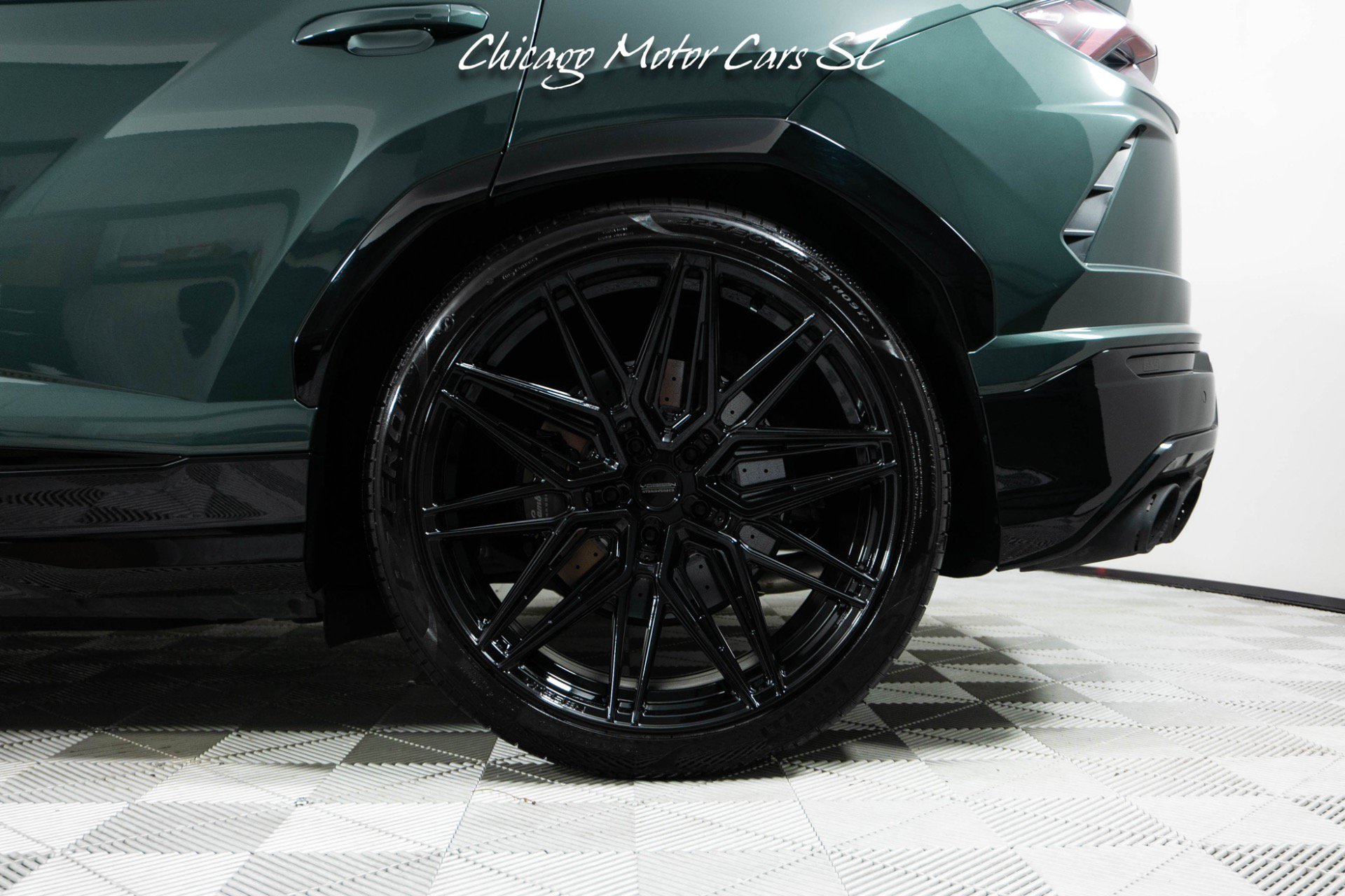 Used 2021 Lamborghini Urus AWD/4WD image 4