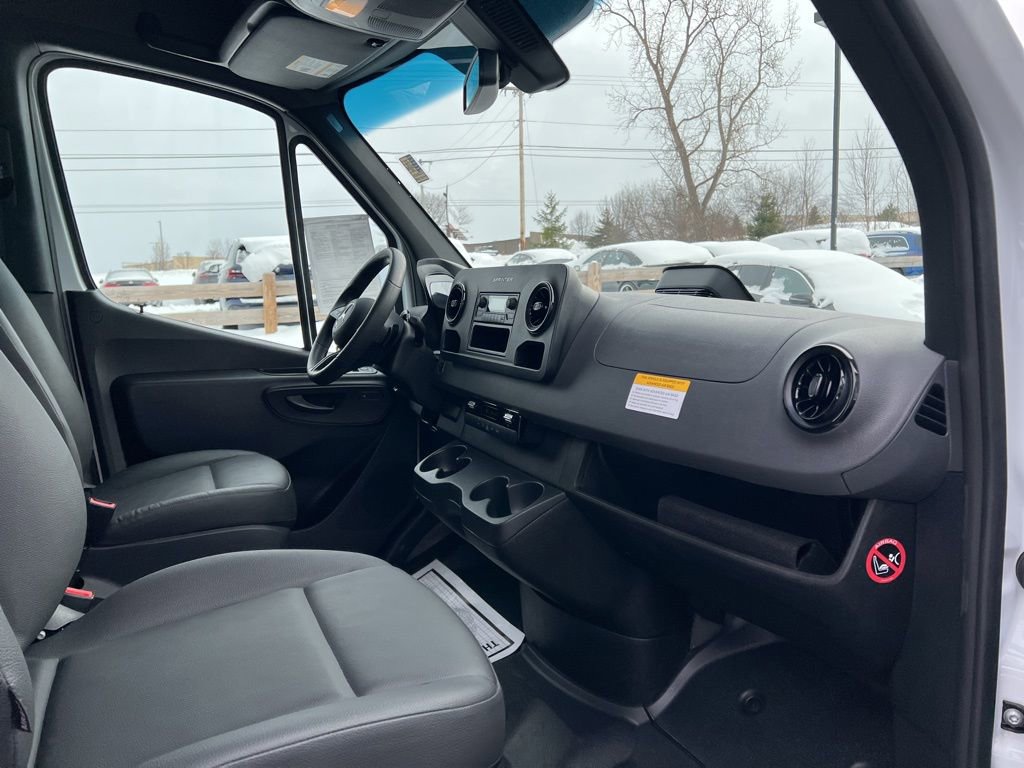 Used 2025 Mercedes-Benz Sprinter 2500 image 10