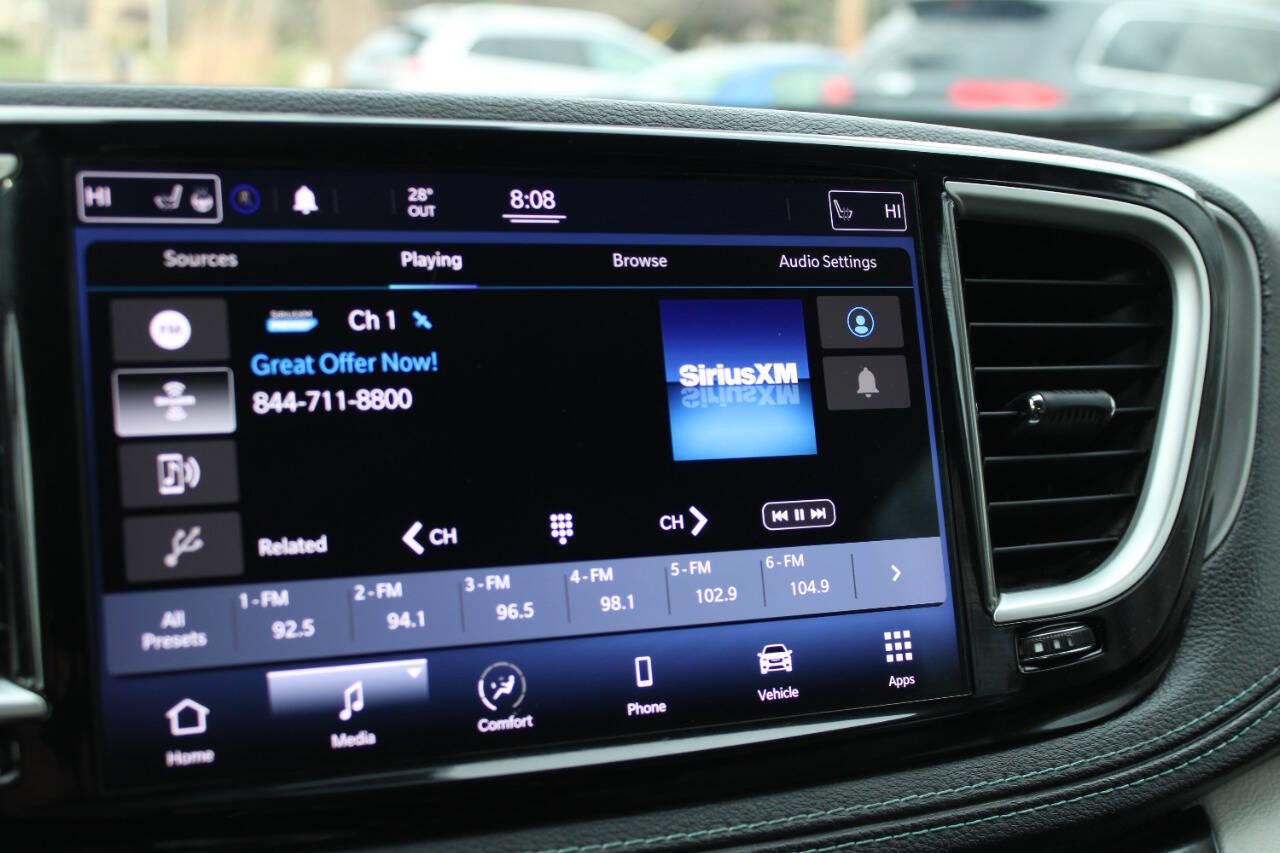 Used 2021 Chrysler Pacifica Touring-L FWD image 37