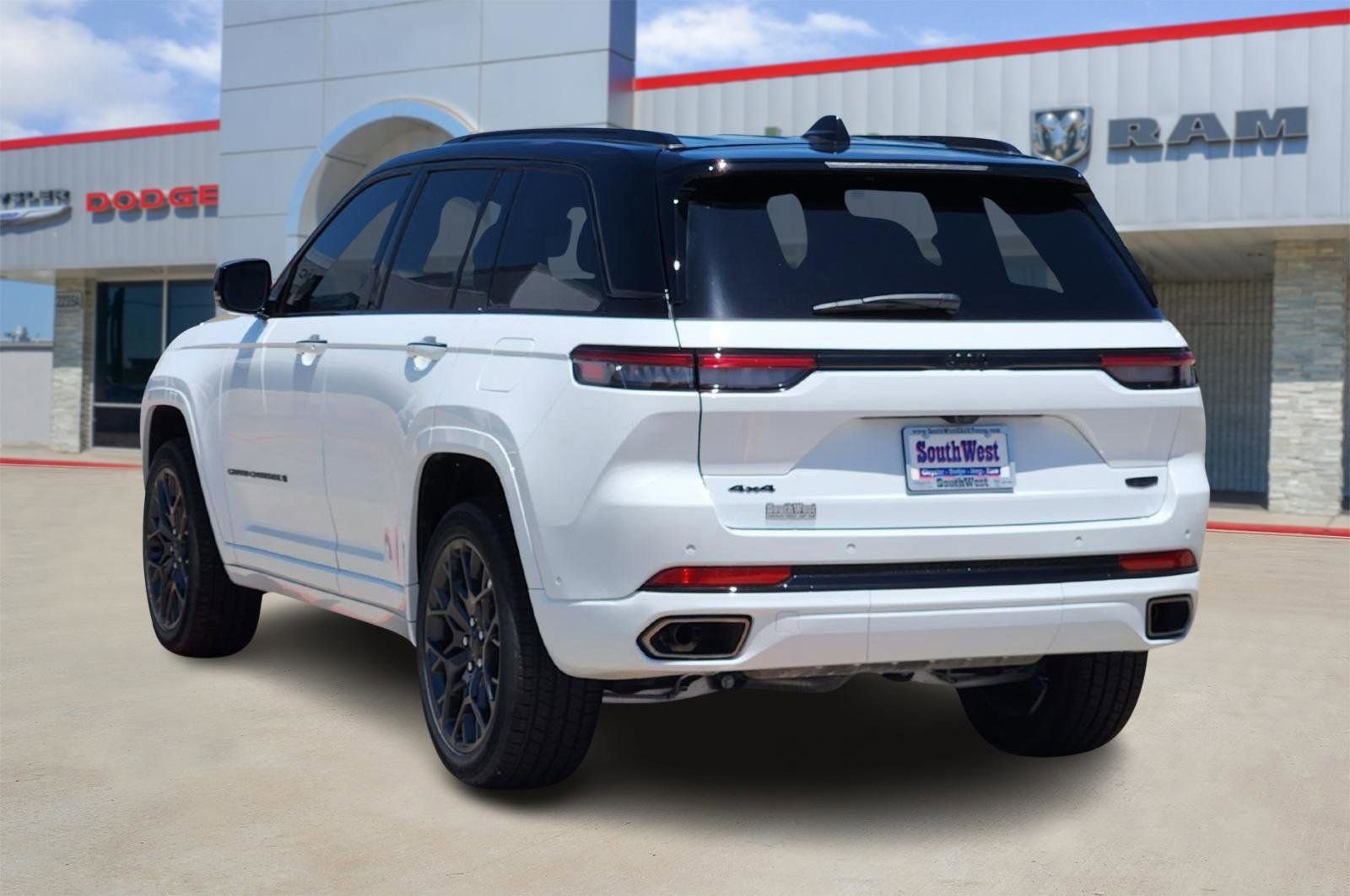 New 2025 Jeep Grand Cherokee Summit w/ High Altitude Package image 4