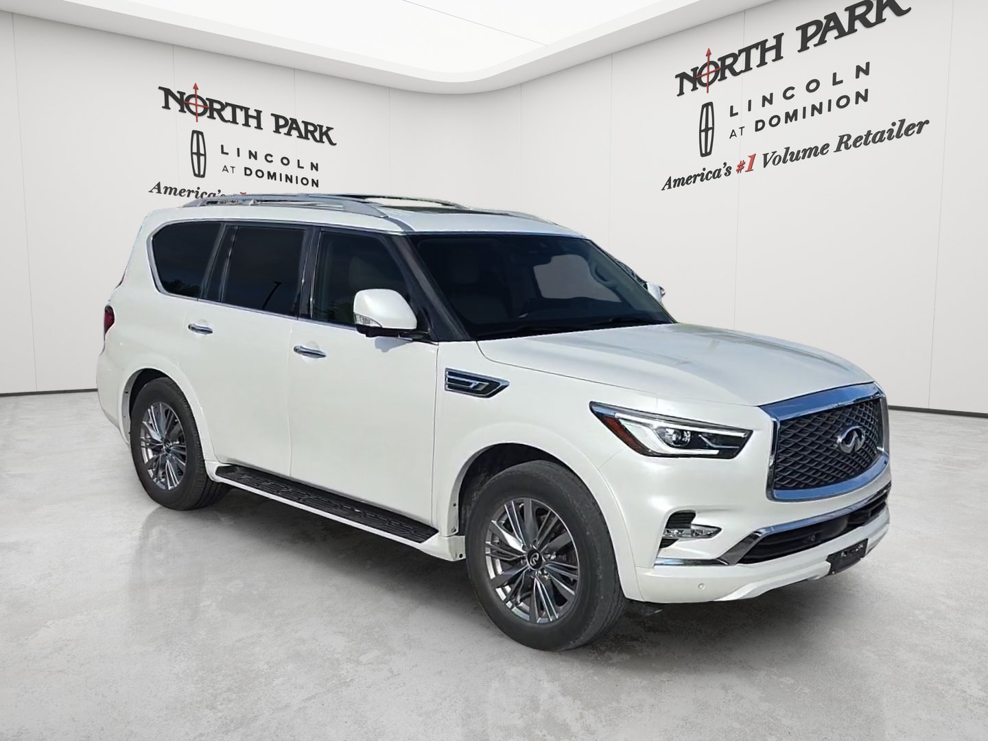 Used 2022 INFINITI QX80 Luxe w/ All-Season Package RWD image 8