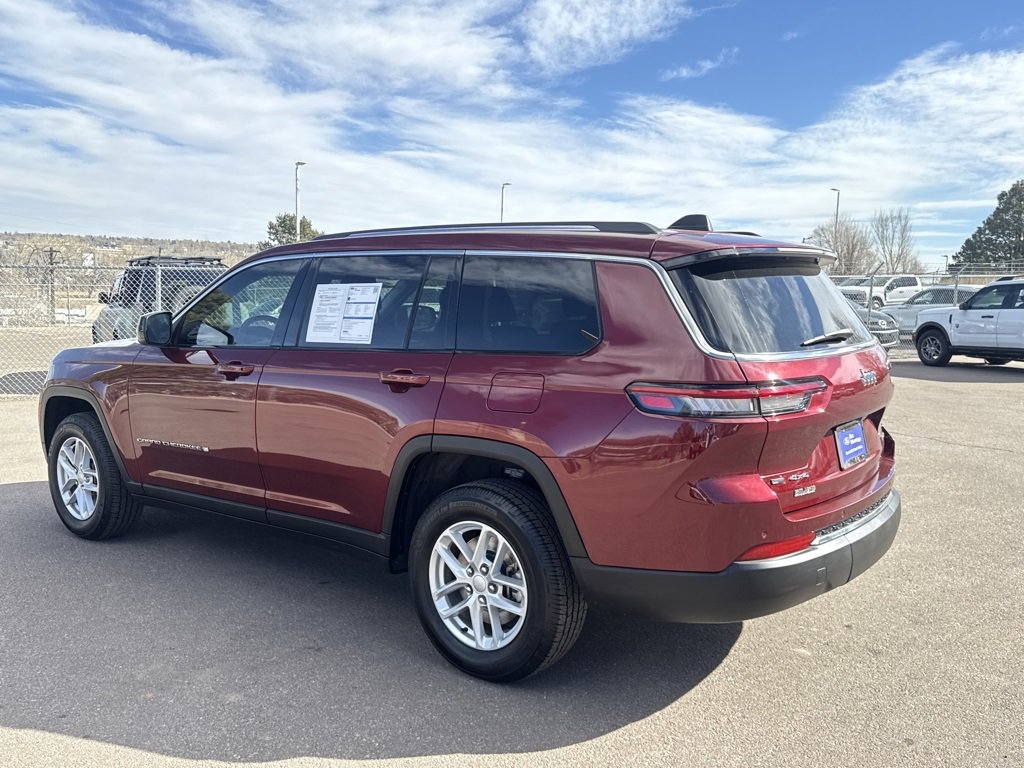 Used 2023 Jeep Grand Cherokee L Laredo image 5