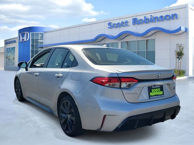 Used 2024 Toyota Corolla SE w/ SE Premium Package image 3