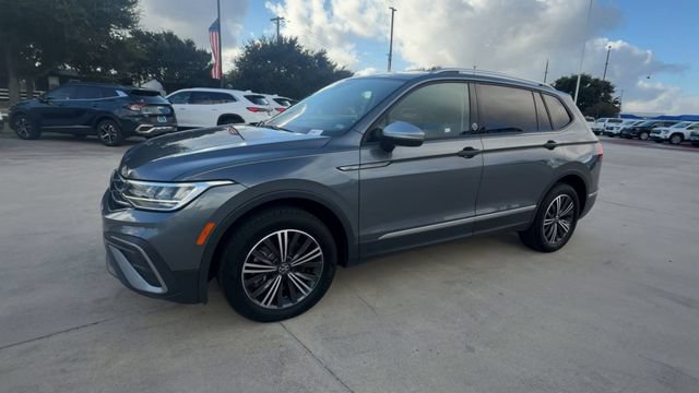 Used 2024 Volkswagen Tiguan SE FWD image 4