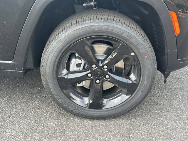 New 2025 Jeep Grand Cherokee L Altitude image 12