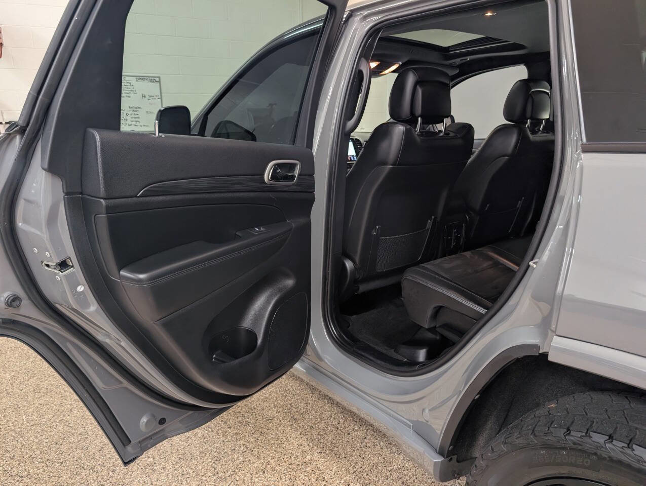 Used 2022 Jeep Grand Cherokee Altitude AWD/4WD image 20