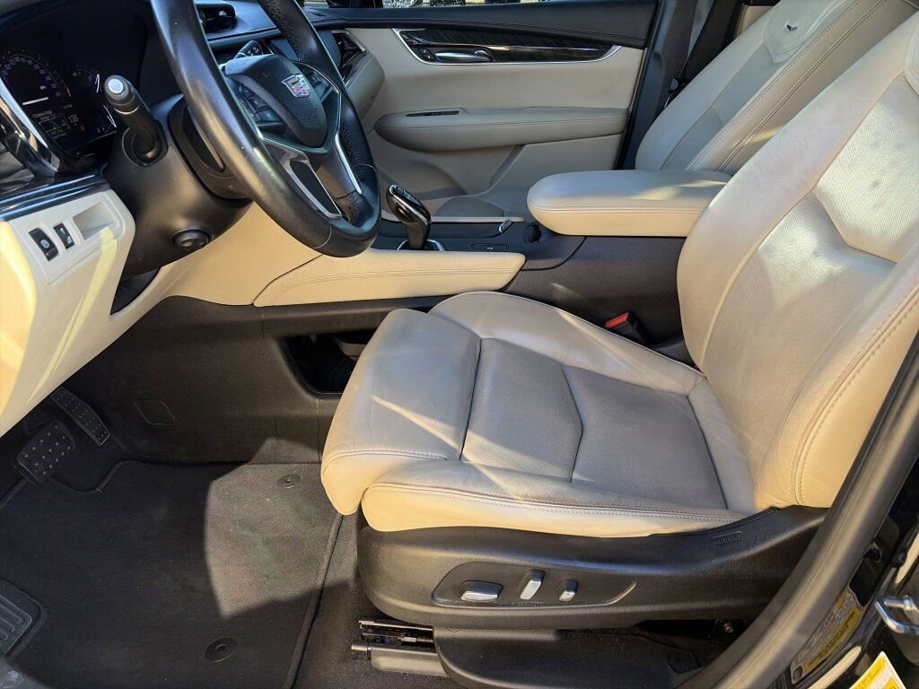 Used 2017 Cadillac XT5 FWD image 24