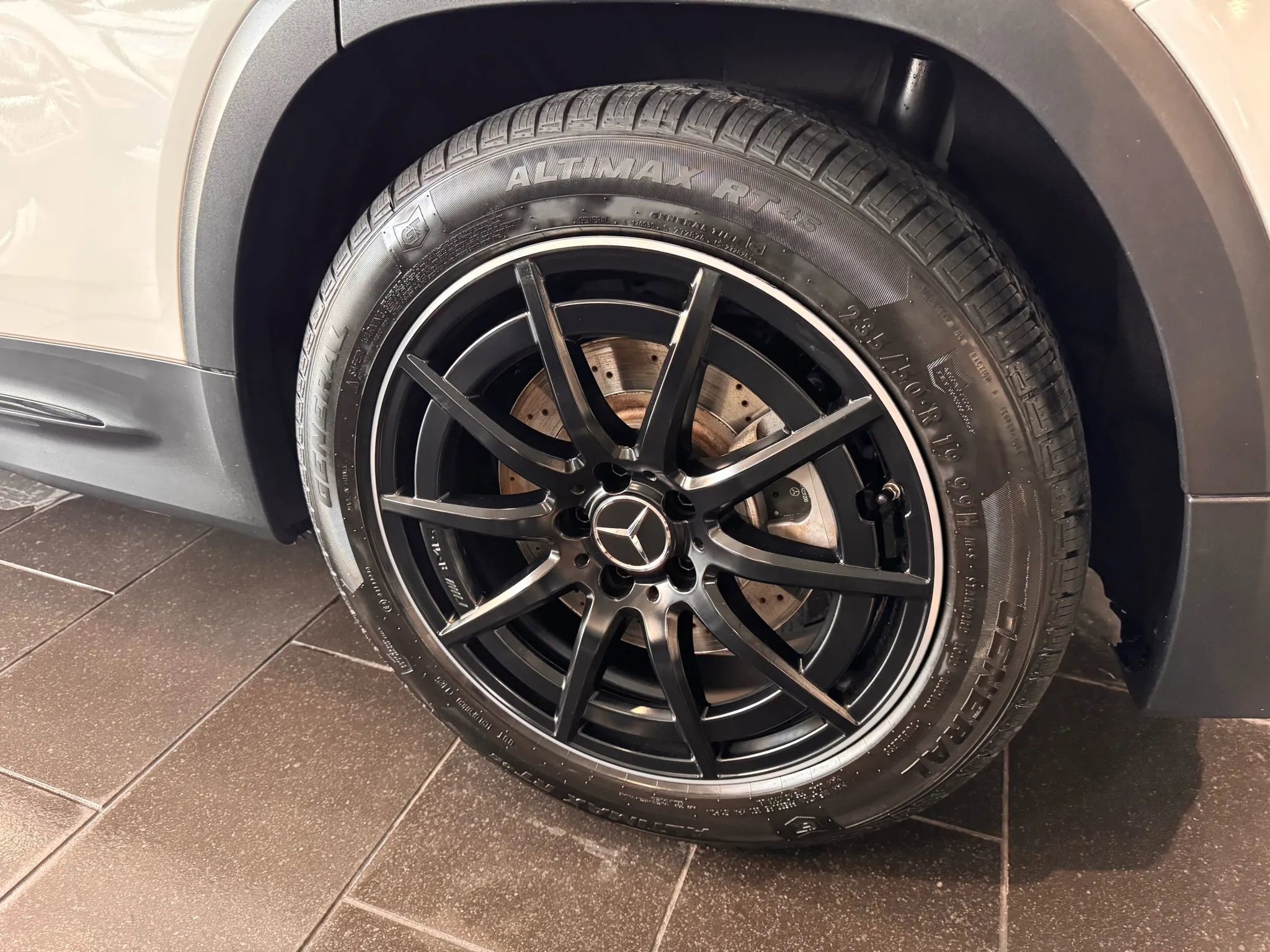 Used 2021 Mercedes-Benz GLB 35 AMG 4MATIC image 43