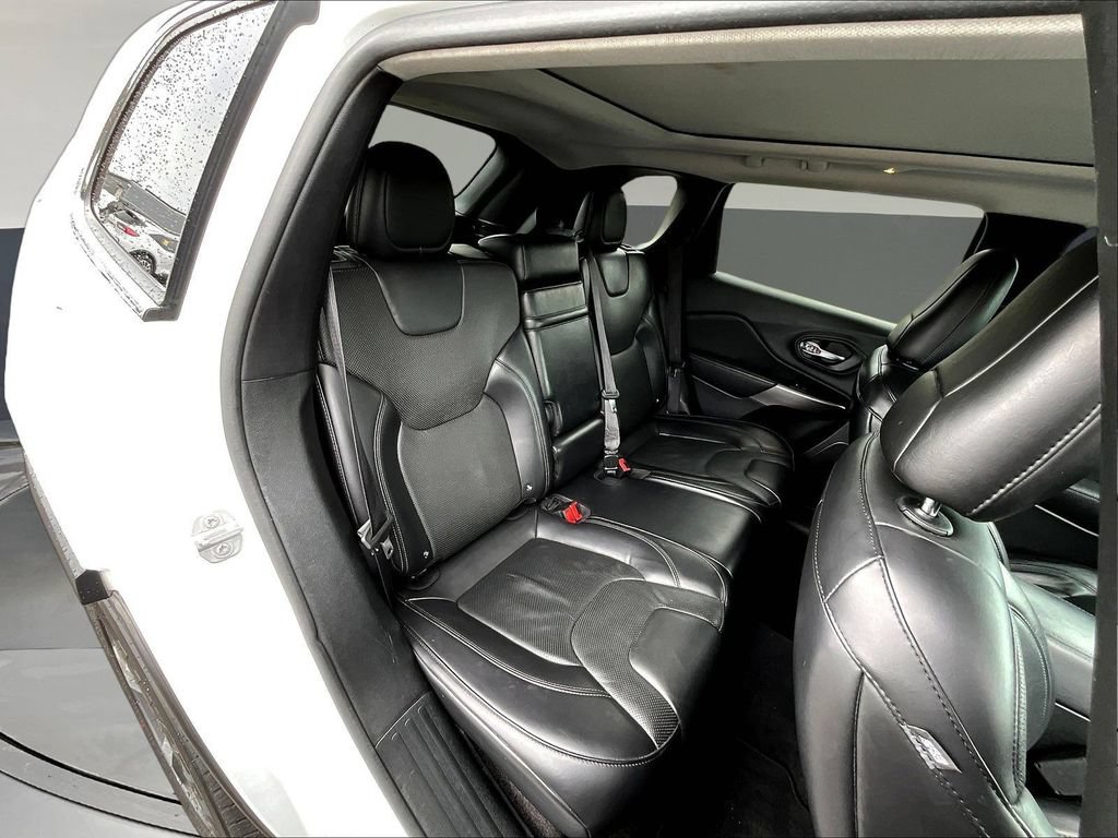 Used 2019 Jeep Cherokee Limited AWD/4WD image 29