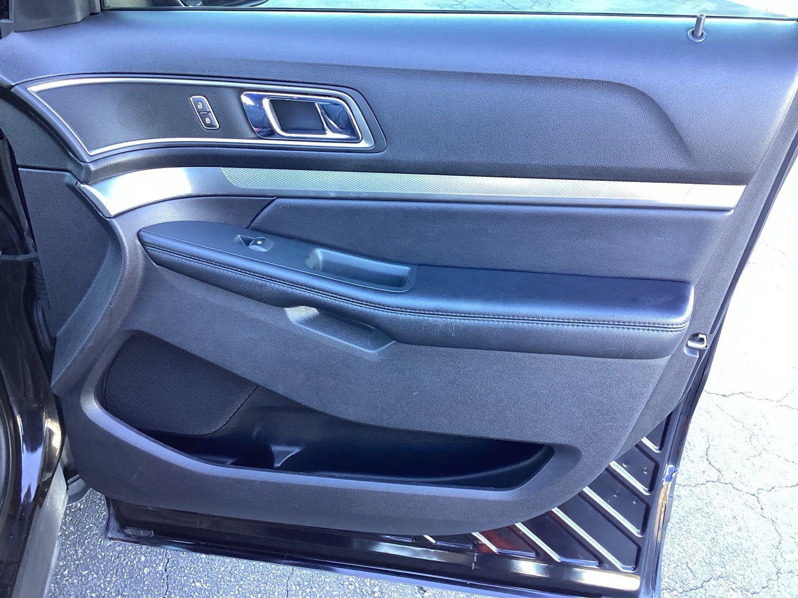 Used 2019 Ford Explorer XLT w/ Equipment Group 201A image 25