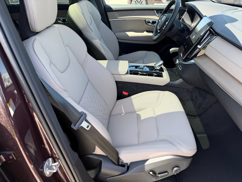 New 2026 Volvo XC90 T8 Plus AWD/4WD image 9