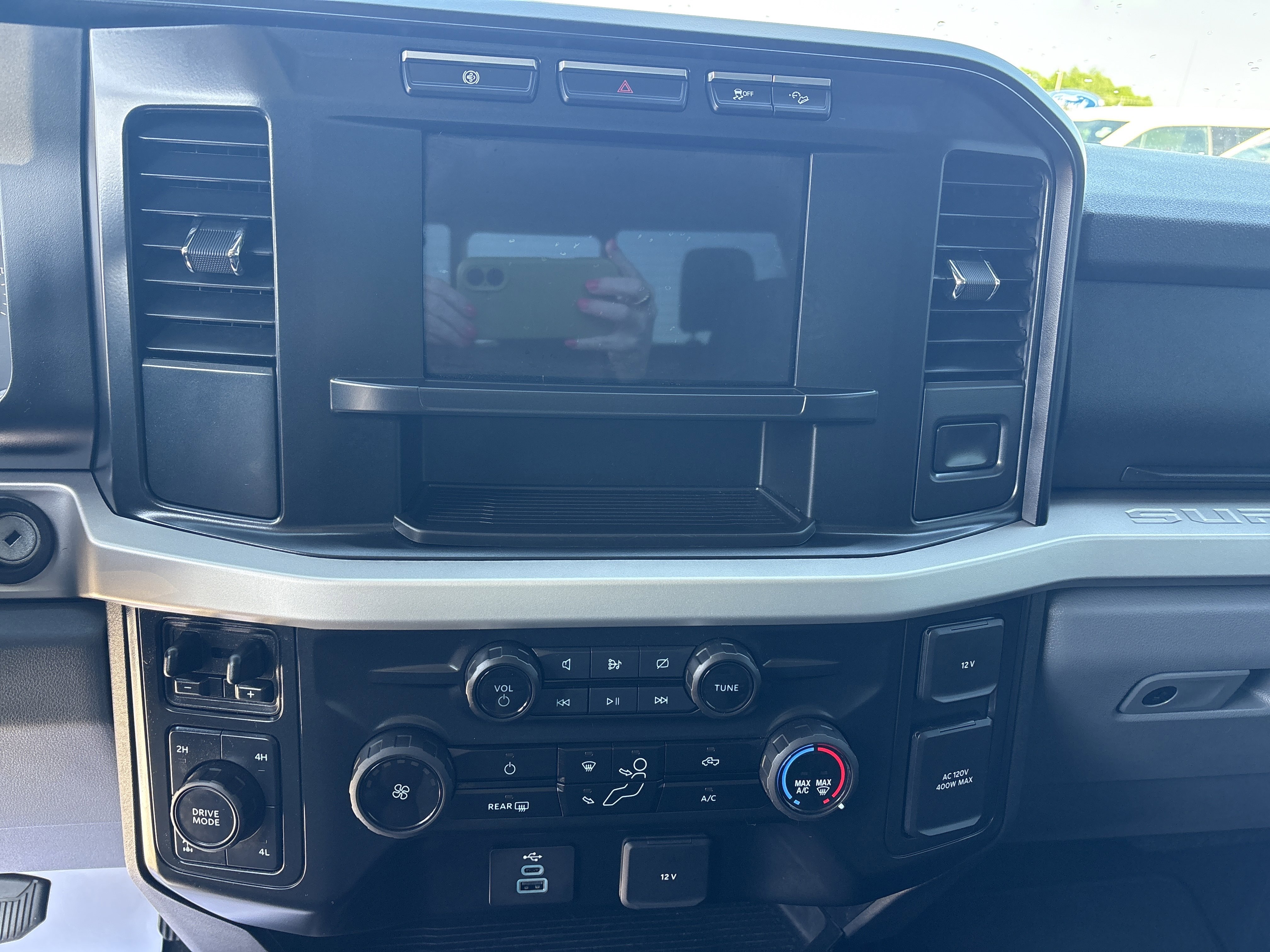 Used 2024 Ford F250 XLT w/ FX4 Off-Road Package AWD/4WD image 16