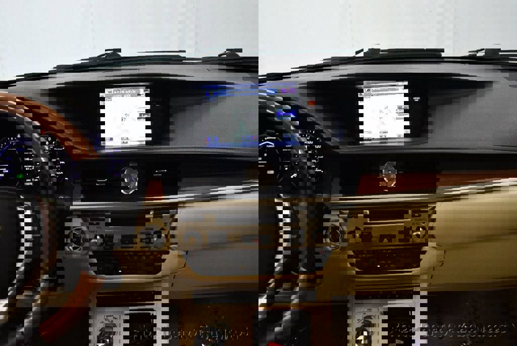 Used 2013 Lexus ES 300h image 27