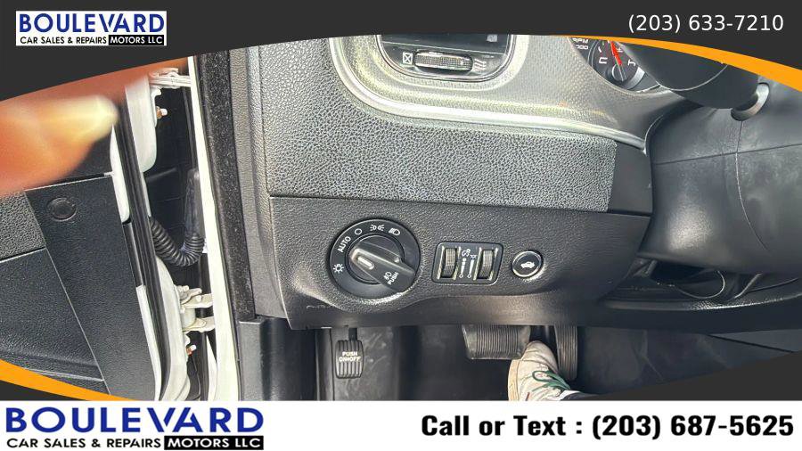 Used 2013 Dodge Charger SE w/ Sport Appearance Group image 22