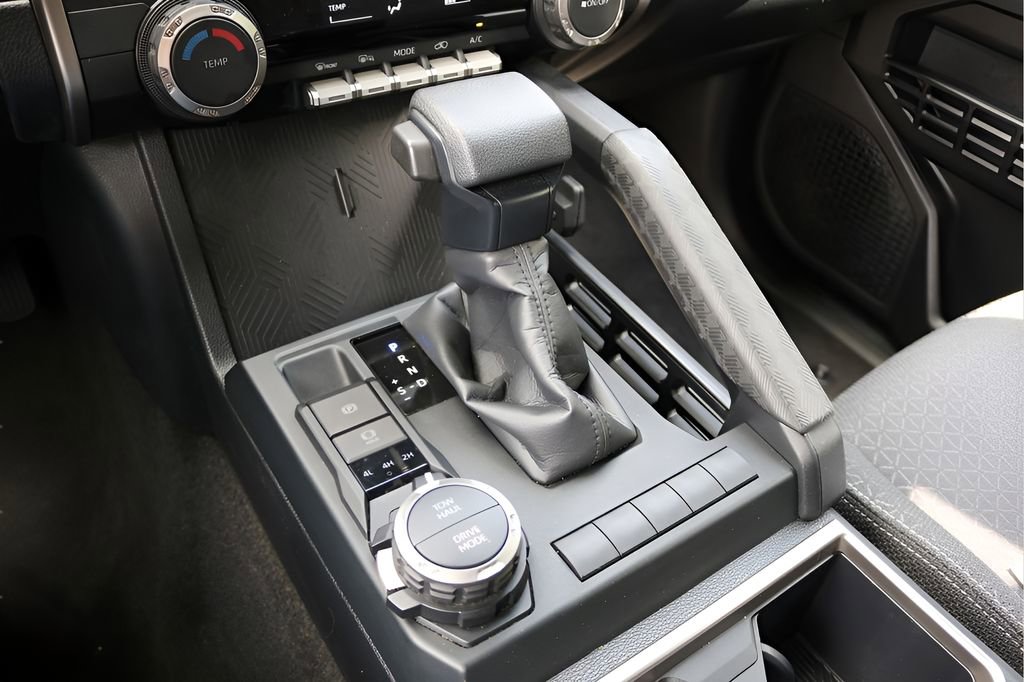 Used 2025 Toyota 4Runner SR5 AWD/4WD image 20