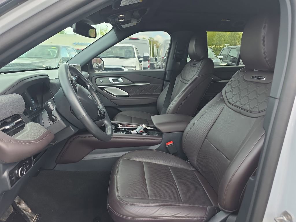 Used 2025 Ford Explorer Platinum w/ LUX Leather Package AWD/4WD image 23