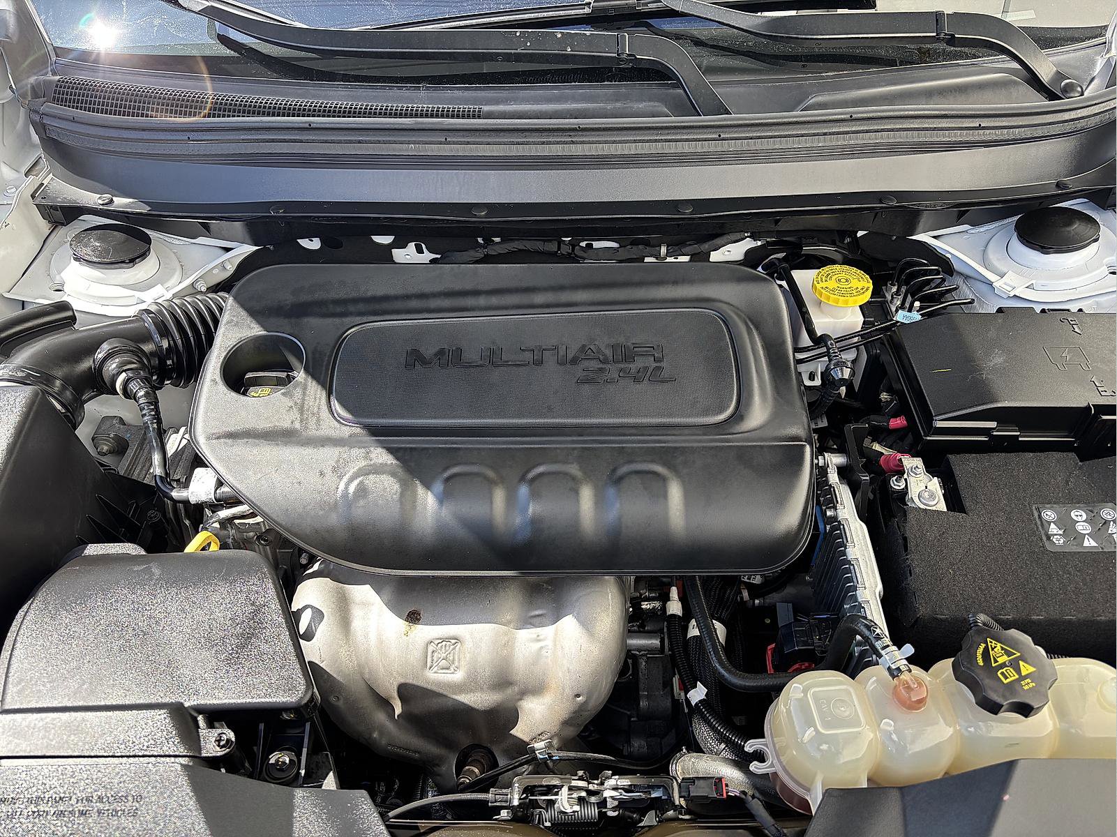 Used 2020 Jeep Cherokee Latitude Plus w/ Cold Weather Group AWD/4WD image 9