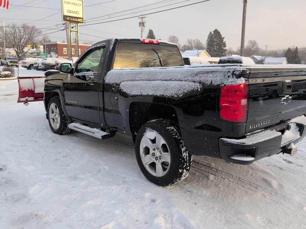 Used 2017 Chevrolet Silverado 1500 LT w/ LT Convenience Package image 7