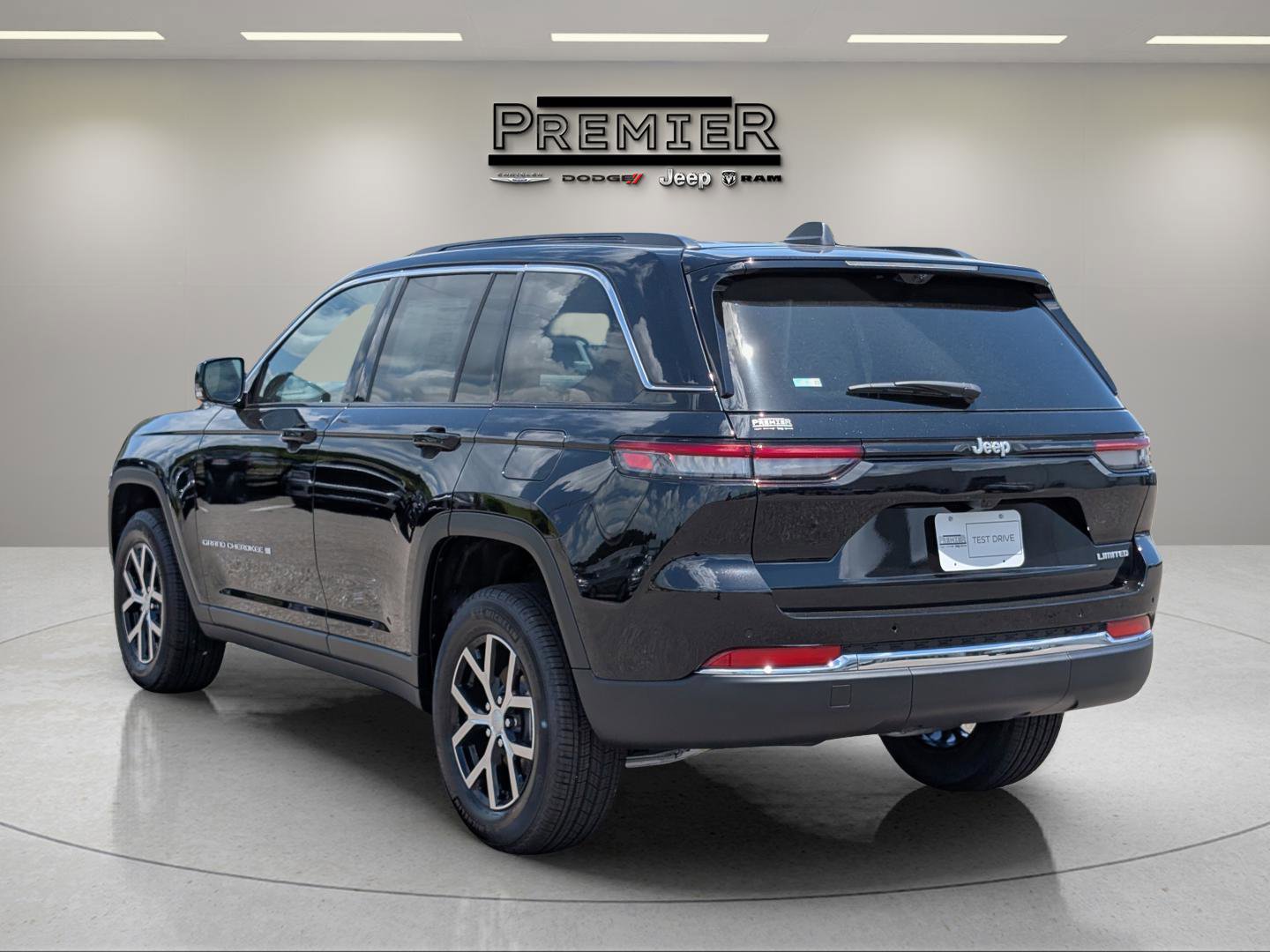 New 2025 Jeep Grand Cherokee Limited w/ Luxury Tech Group II image 7