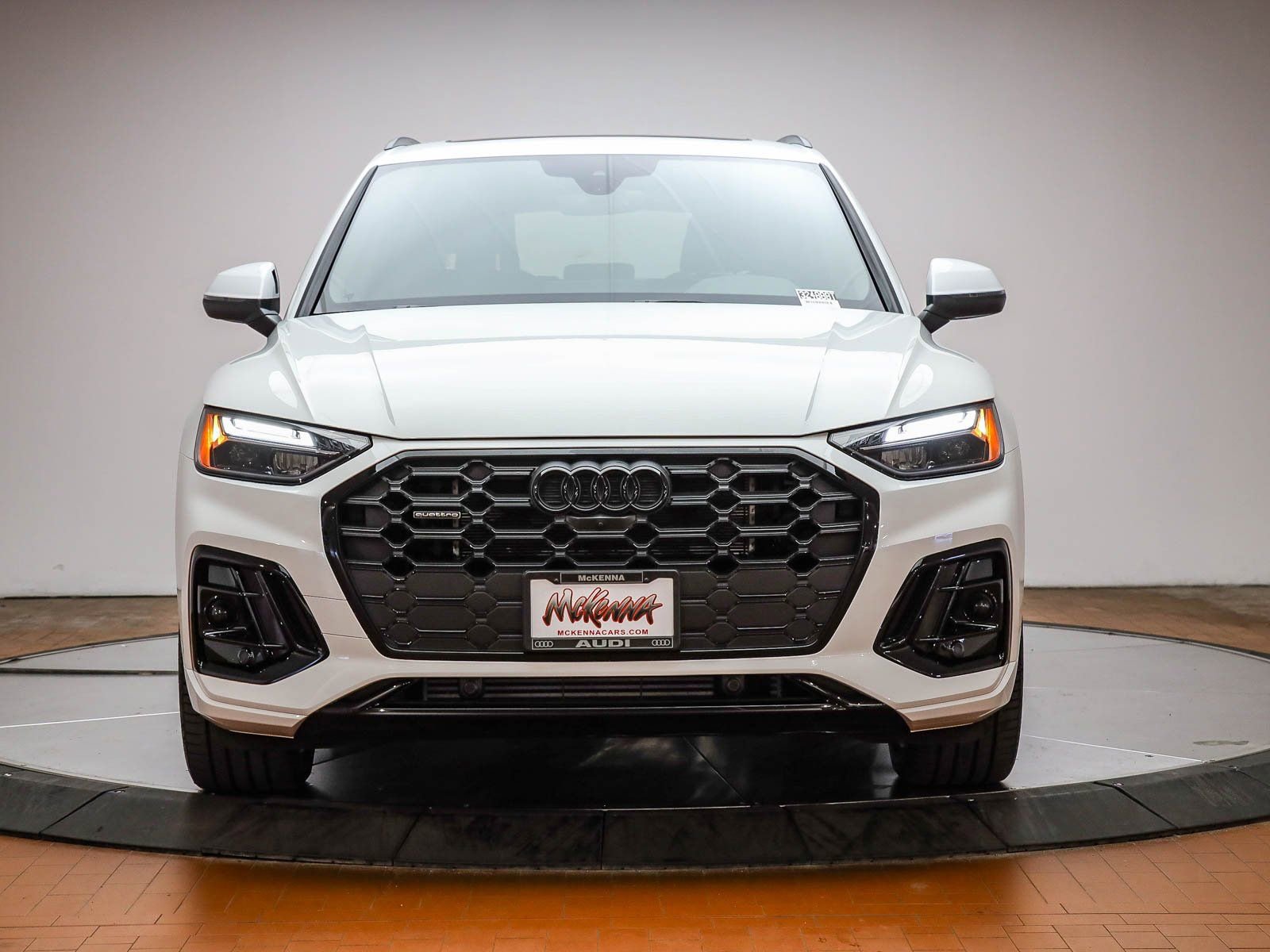 Used 2024 Audi Q5 e Premium Plus image 2