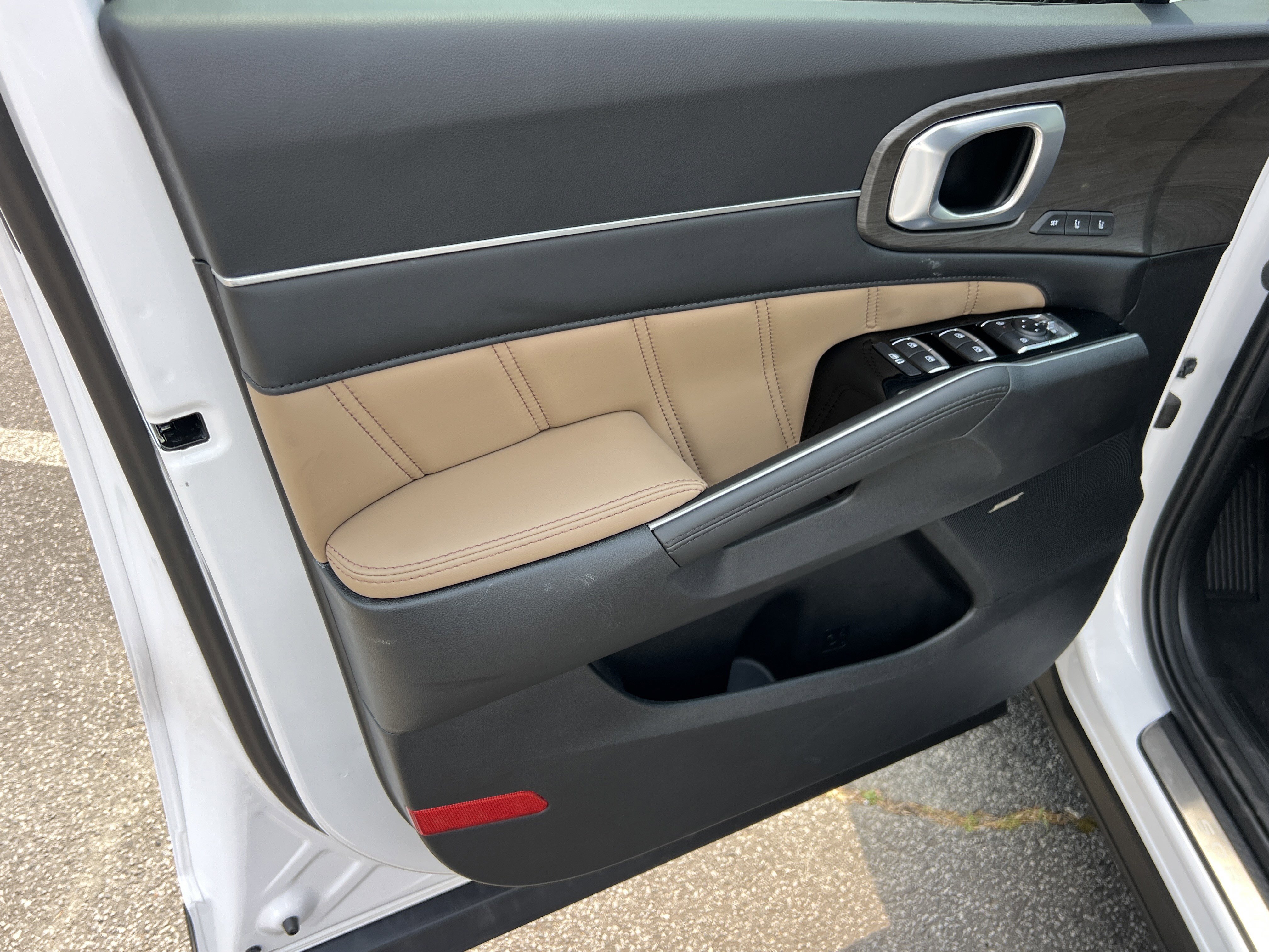 Used 2025 Kia Sorento SX Prestige w/ Olive Brown Leather Package AWD/4WD image 10