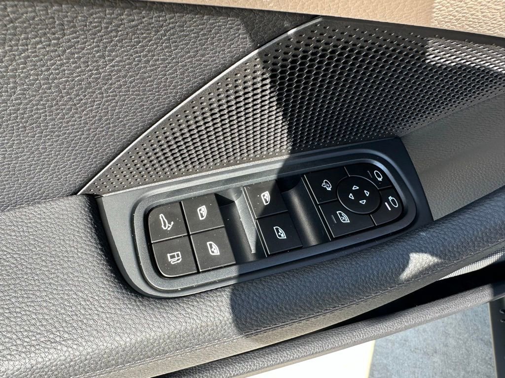 Used 2026 Porsche Panamera 4 E-Hybrid AWD/4WD image 20