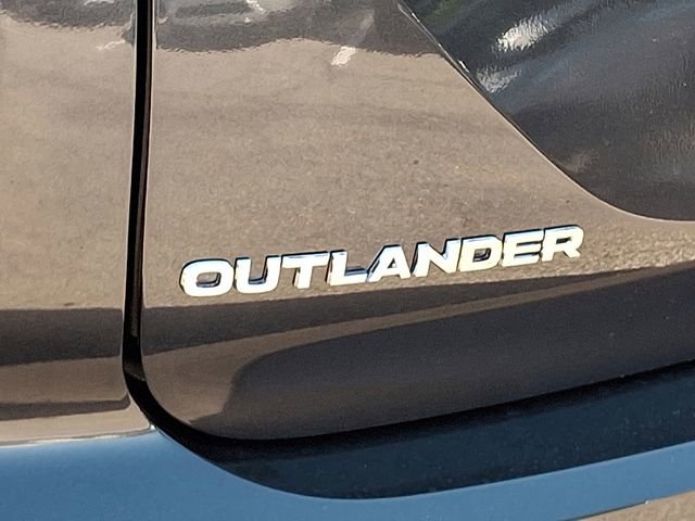 New 2025 Mitsubishi Outlander SE image 17