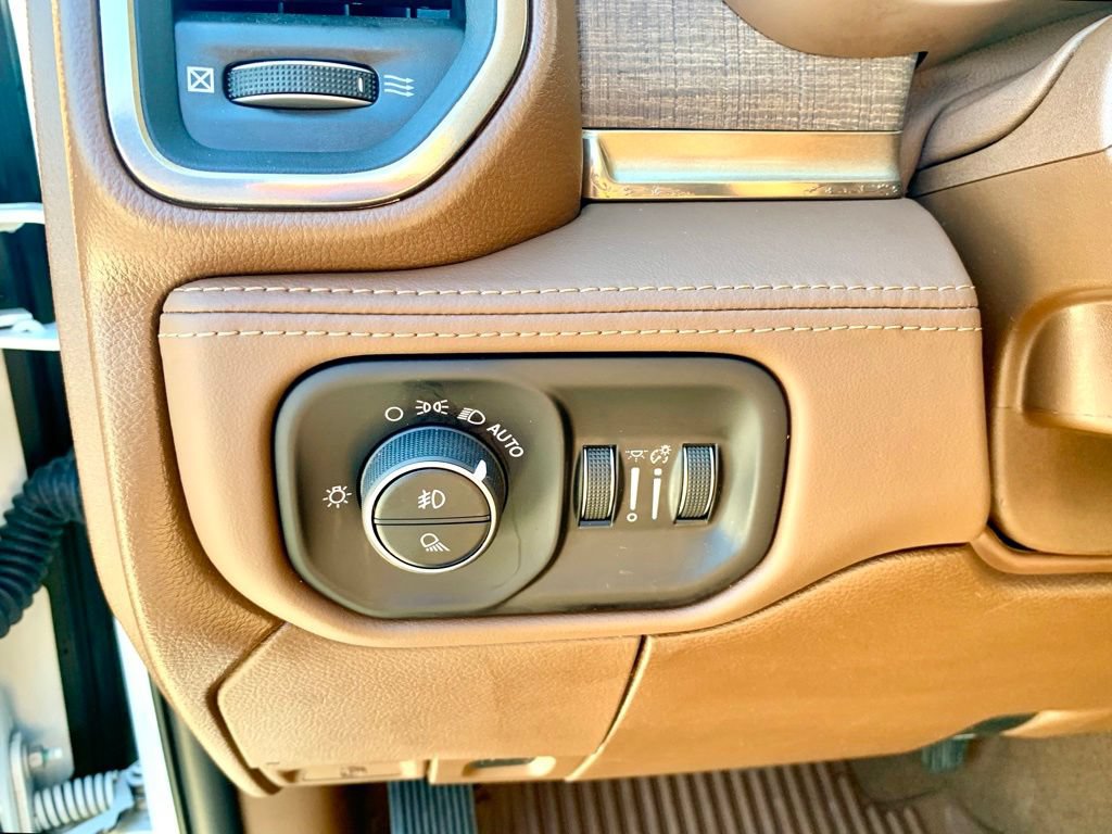Used 2024 RAM 2500 Limited AWD/4WD image 32