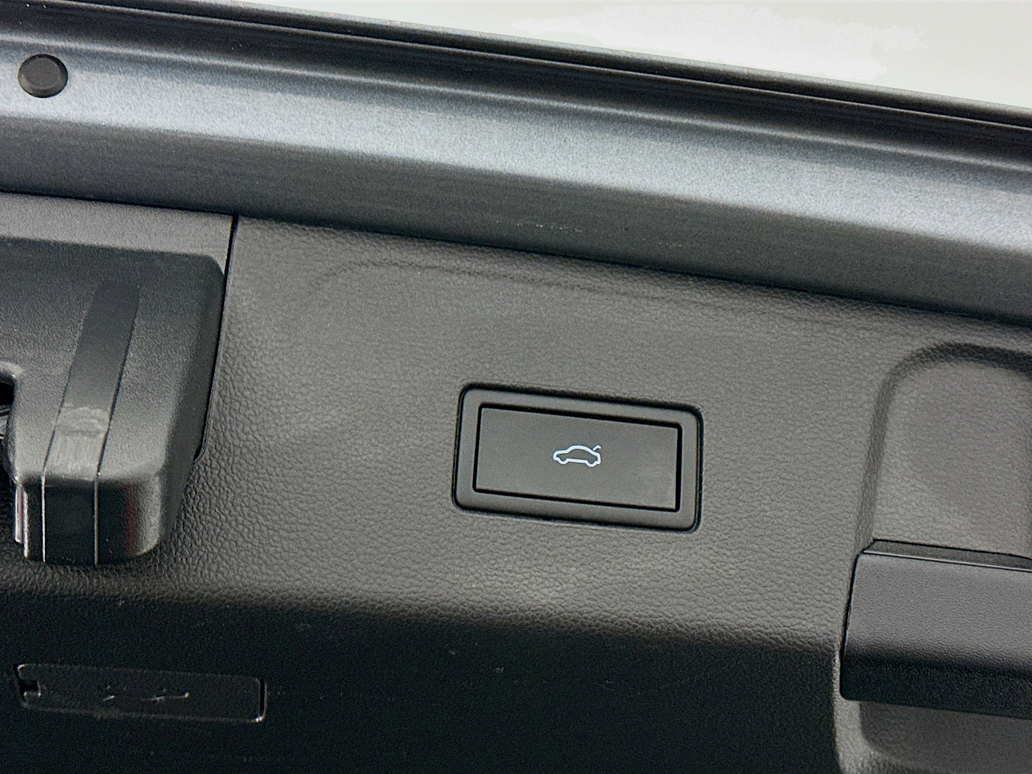 Used 2024 Volkswagen Atlas SE image 32