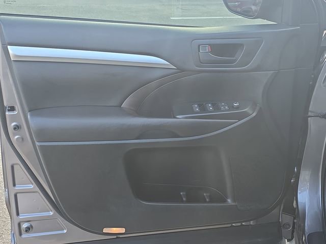 Used 2016 Toyota Highlander Plus image 28