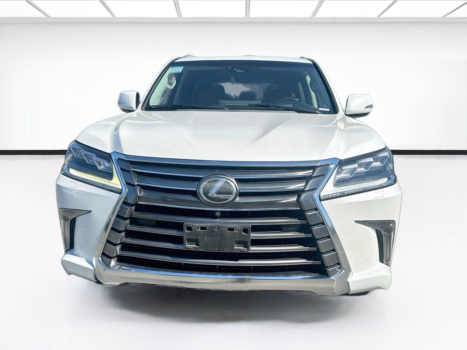 Used 2018 Lexus LX 570 4WD w/ Luxury Package image 2