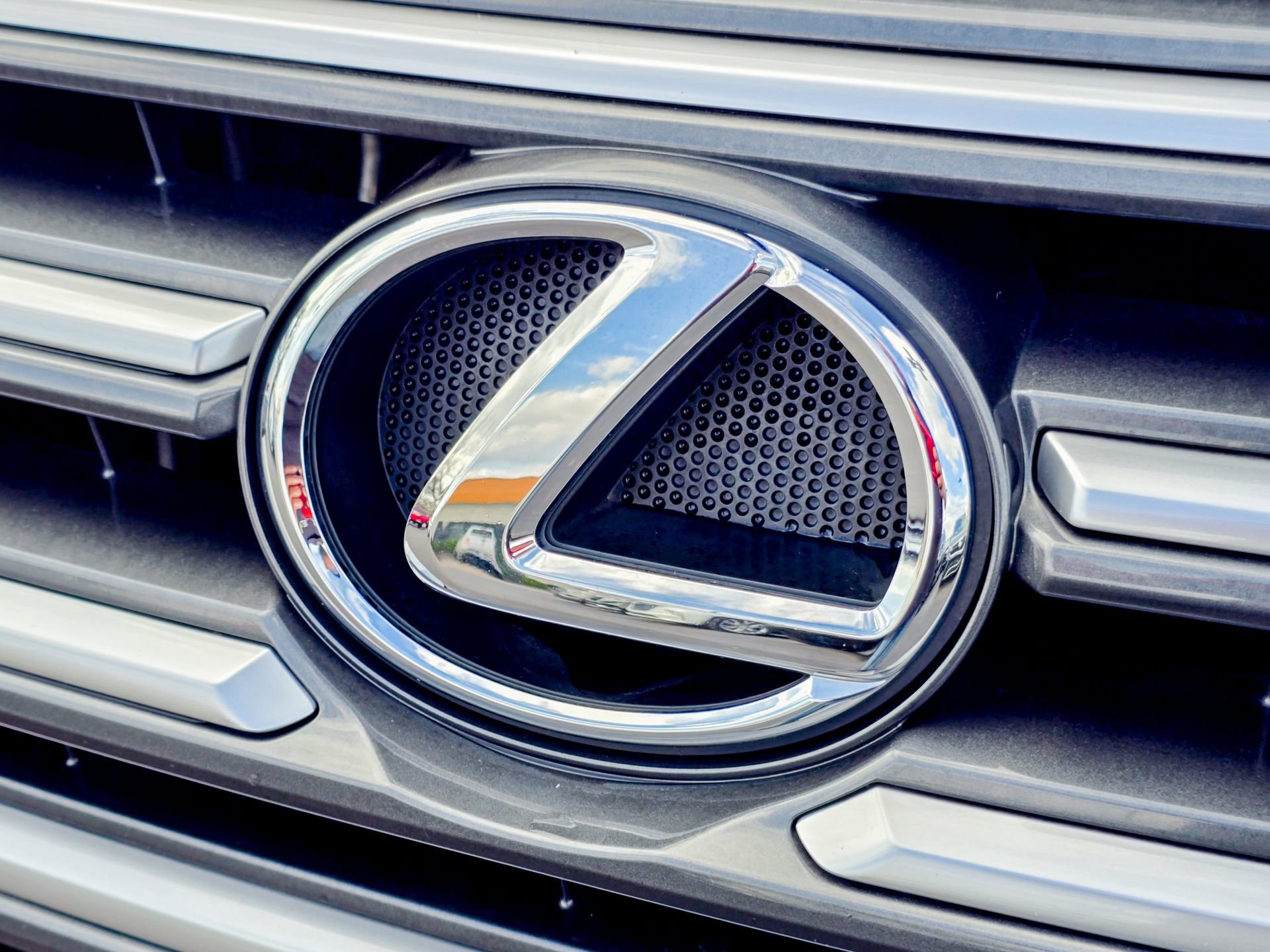 Used 2019 Lexus GX 460 Premium w/ Premium Package image 3