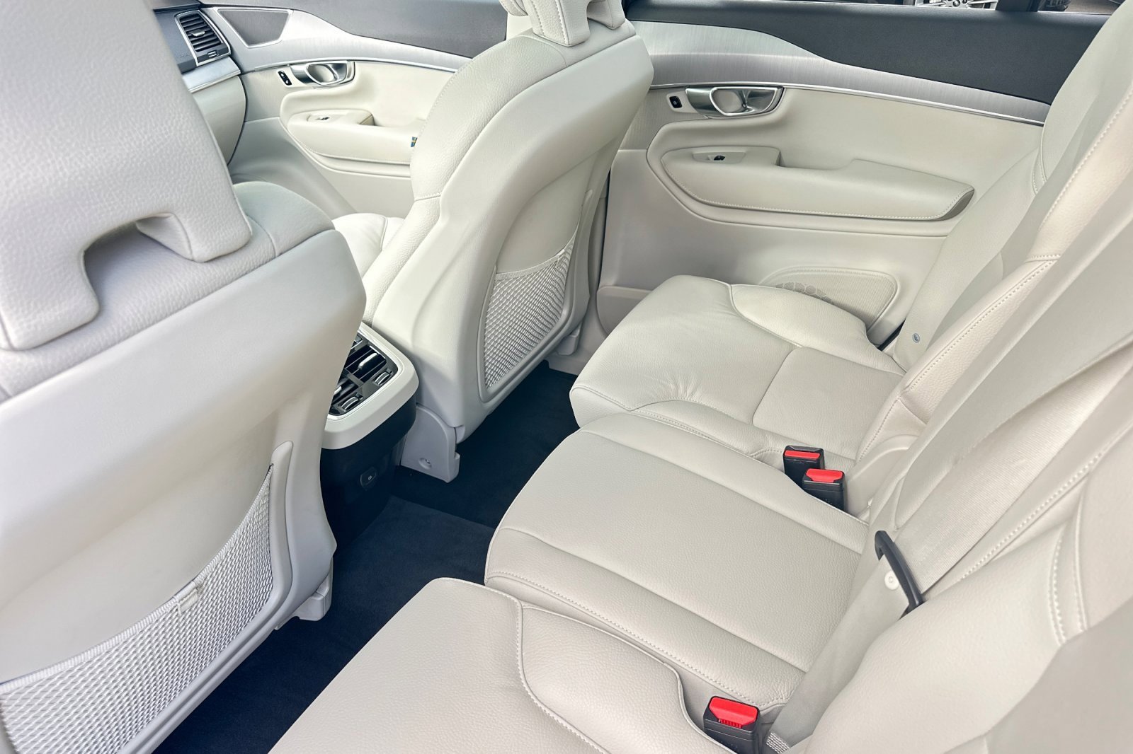 Certified 2025 Volvo XC90 B5 Core w/ Protection Package Premier image 12