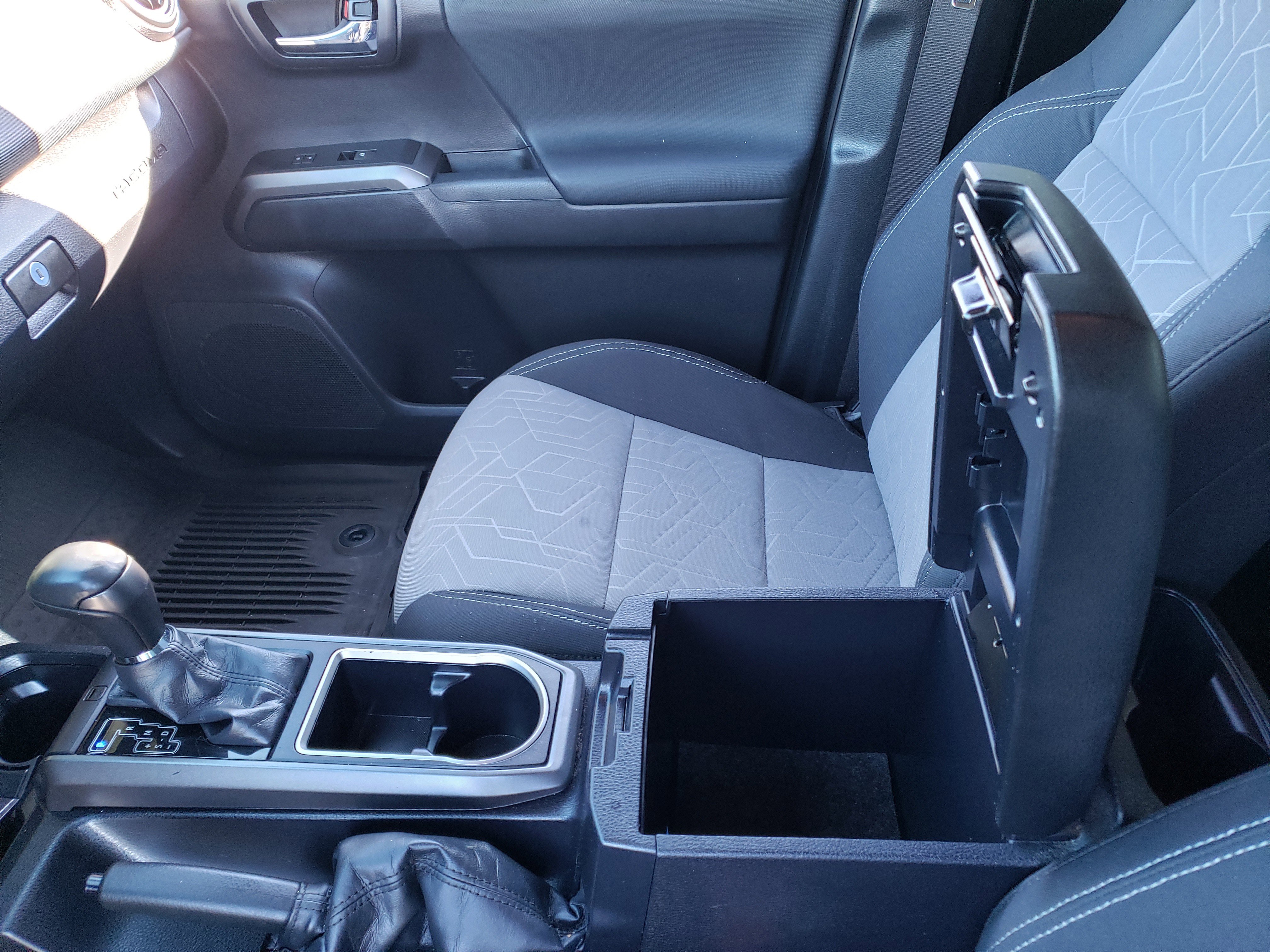 Used 2022 Toyota Tacoma TRD Off-Road w/ Technology Package image 28