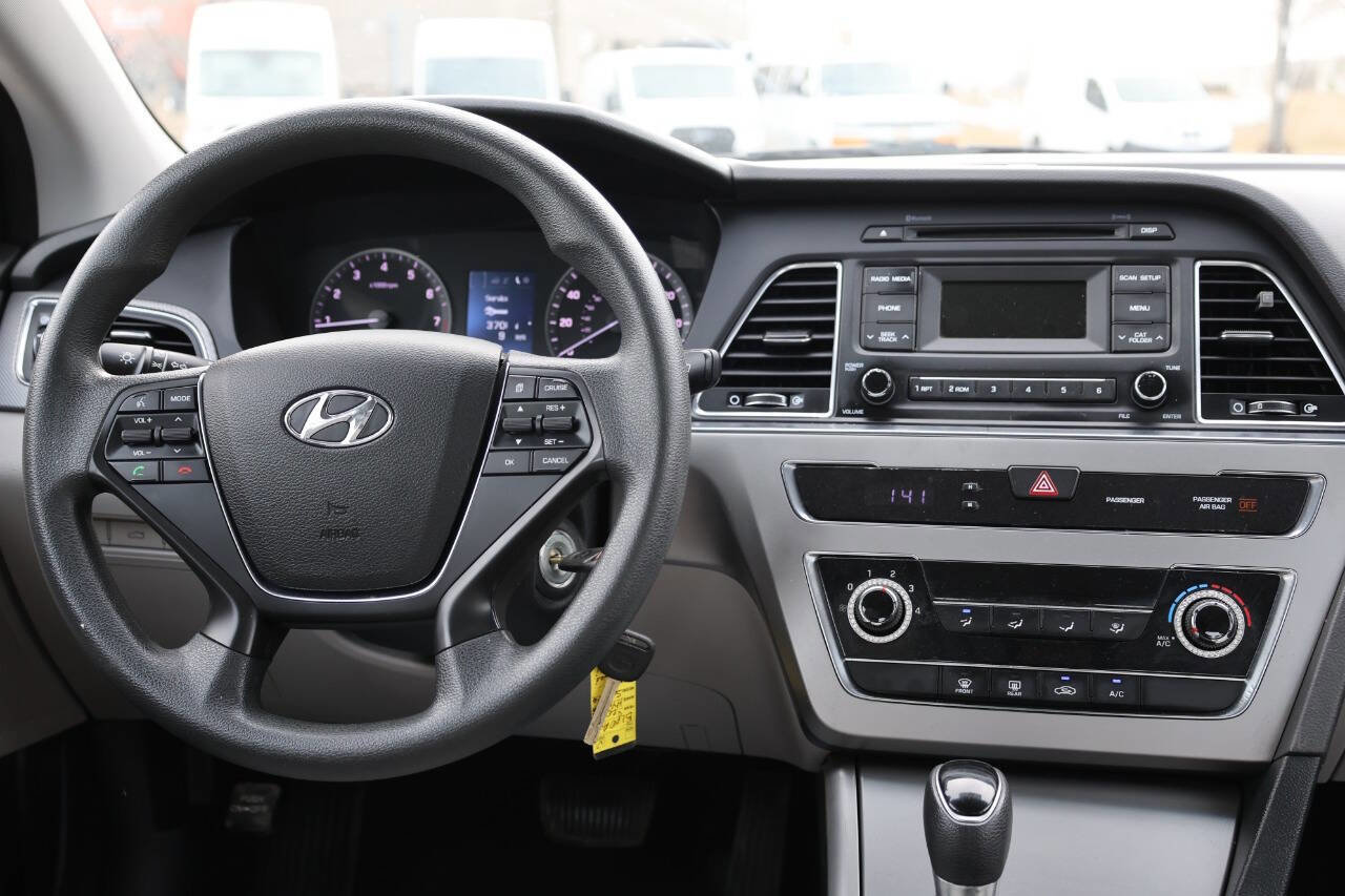 Used 2017 Hyundai Sonata SE w/ Cargo Package FWD image 21