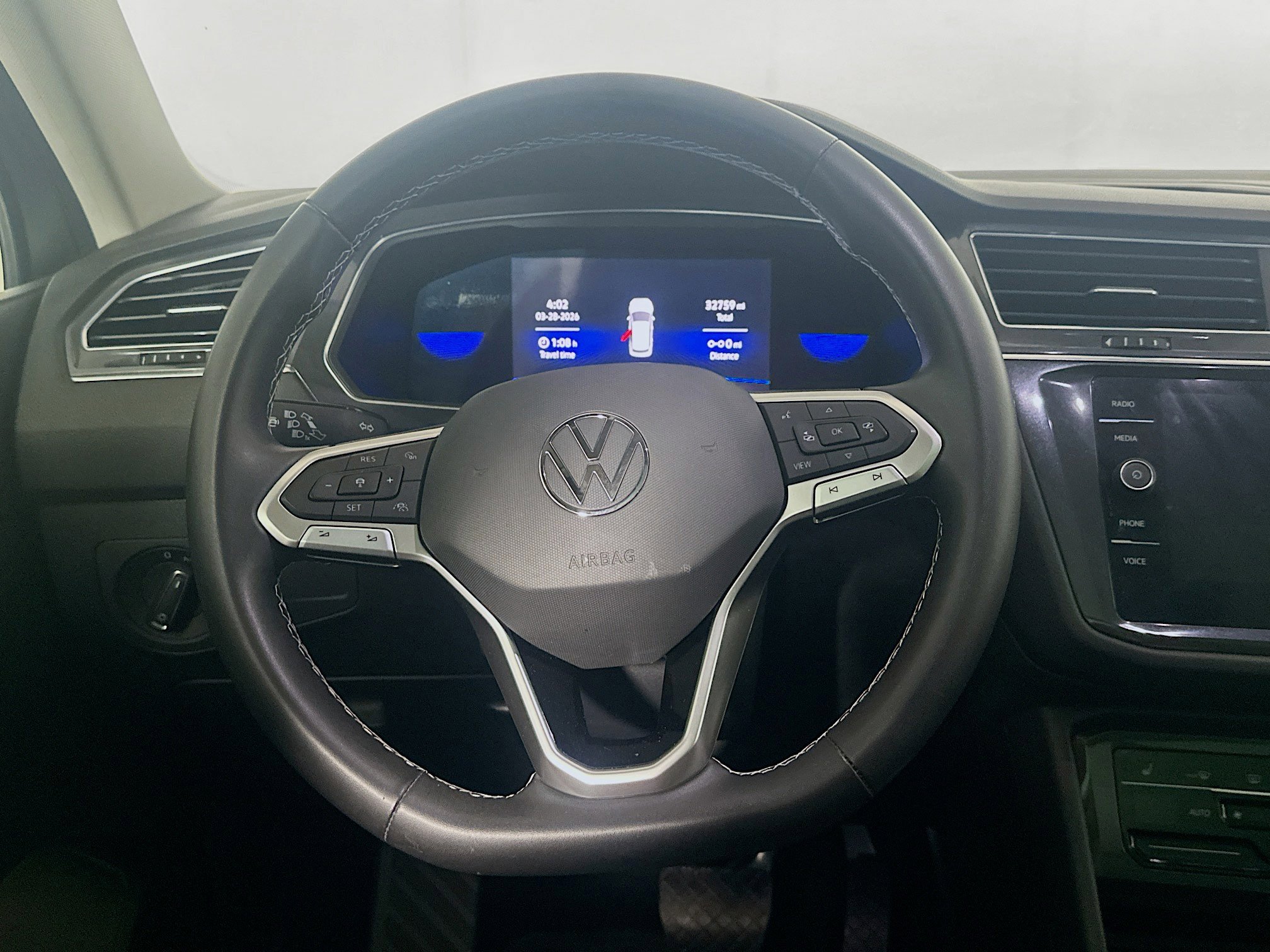 Used 2022 Volkswagen Tiguan SE w/ Panoramic Sunroof Package image 17
