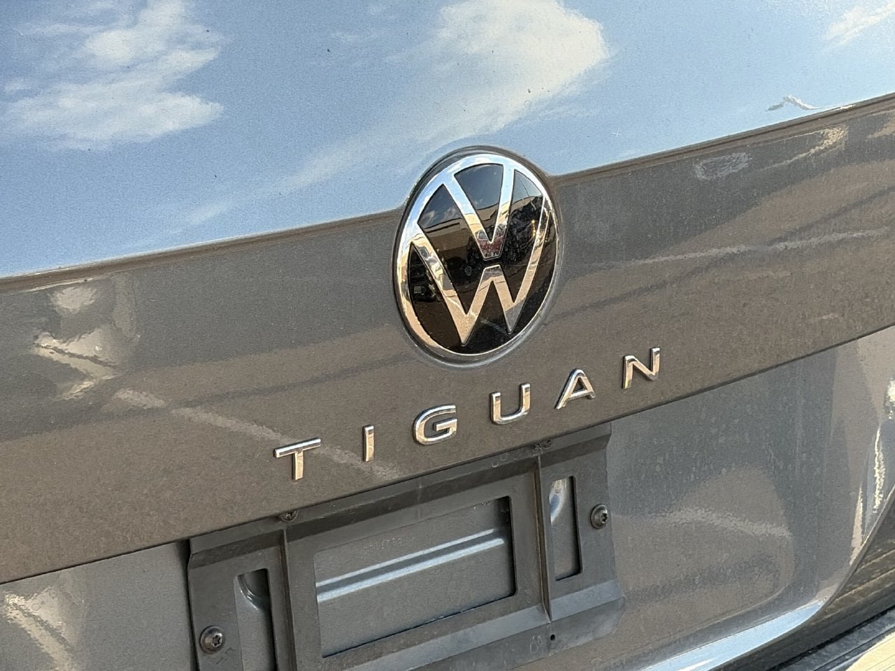 Used 2024 Volkswagen Tiguan SE R-Line FWD image 10