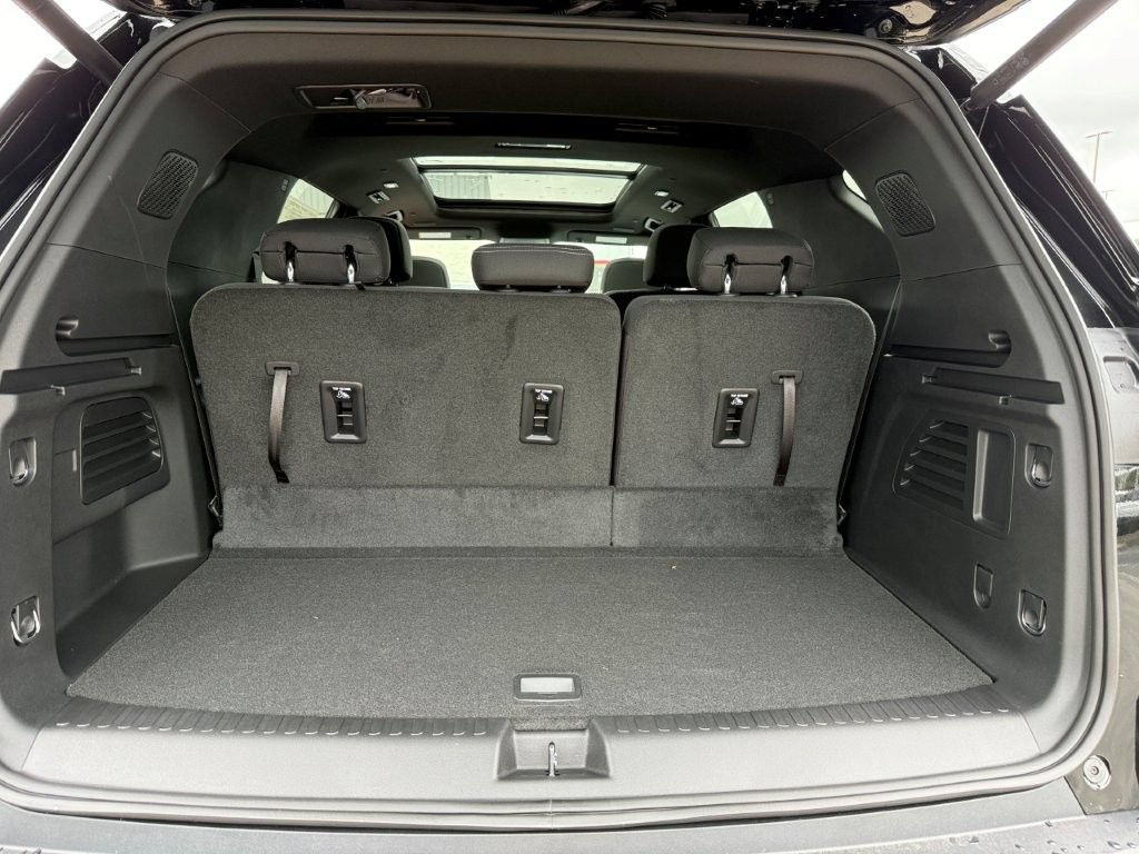 New 2026 Chevrolet Traverse LT w/ Sun and Wheel Package FWD image 18