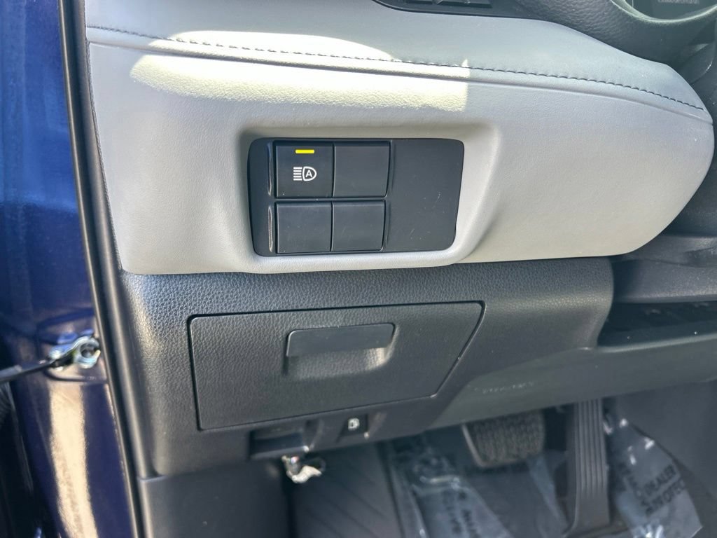 Used 2022 Toyota Highlander L FWD image 34